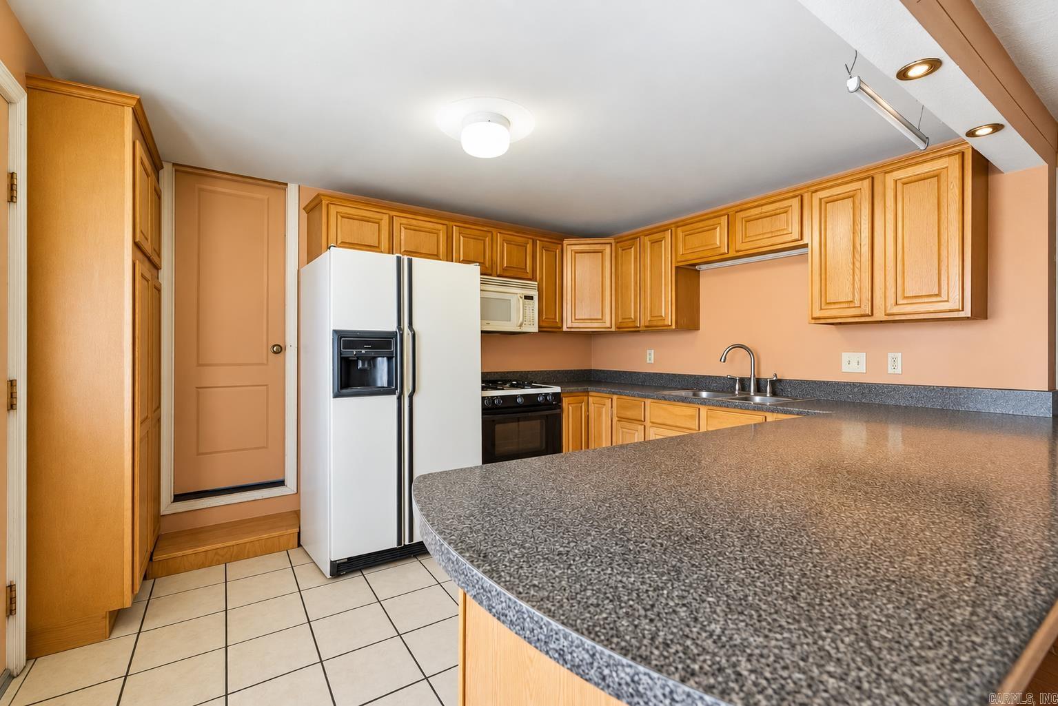 623 E Page Avenue Property Photo 14