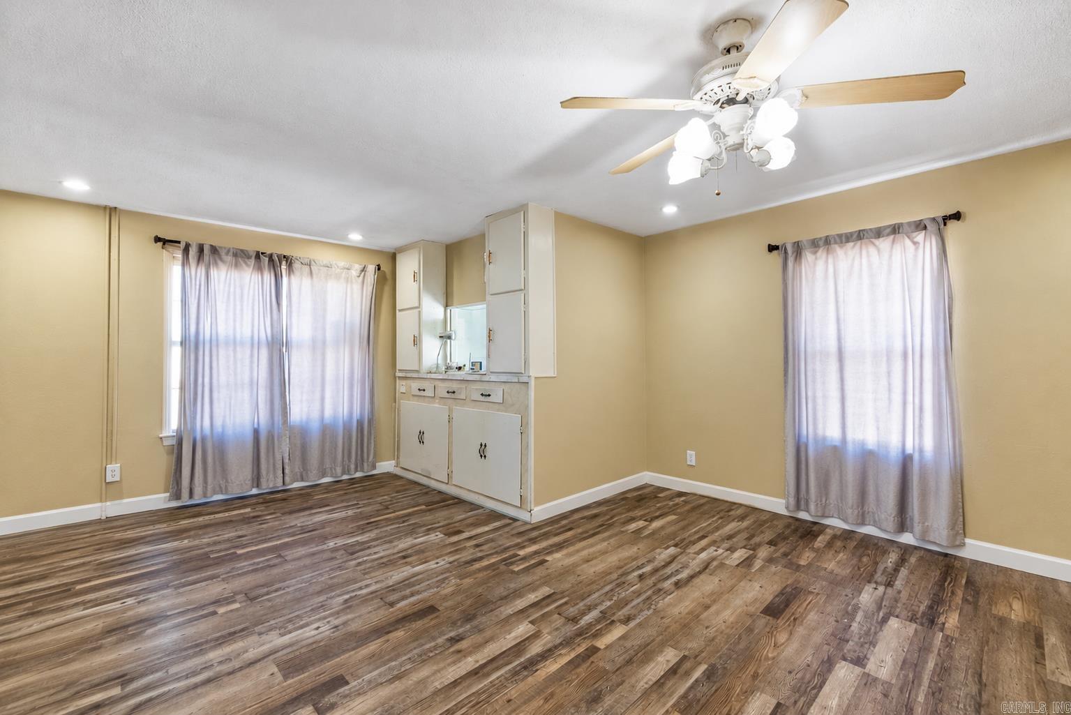 623 E Page Avenue Property Photo 19