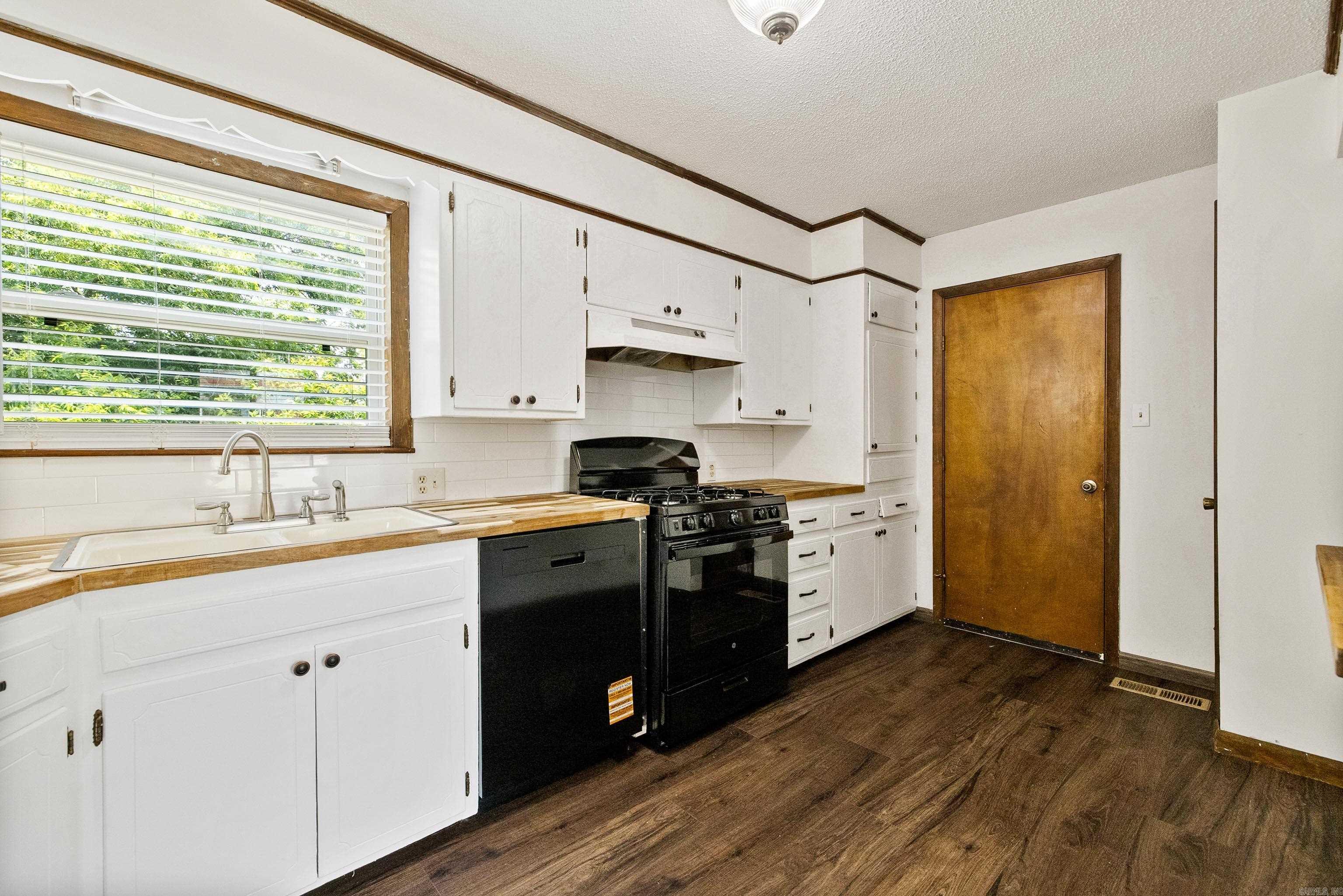 305 Ruth Street Property Photo 7