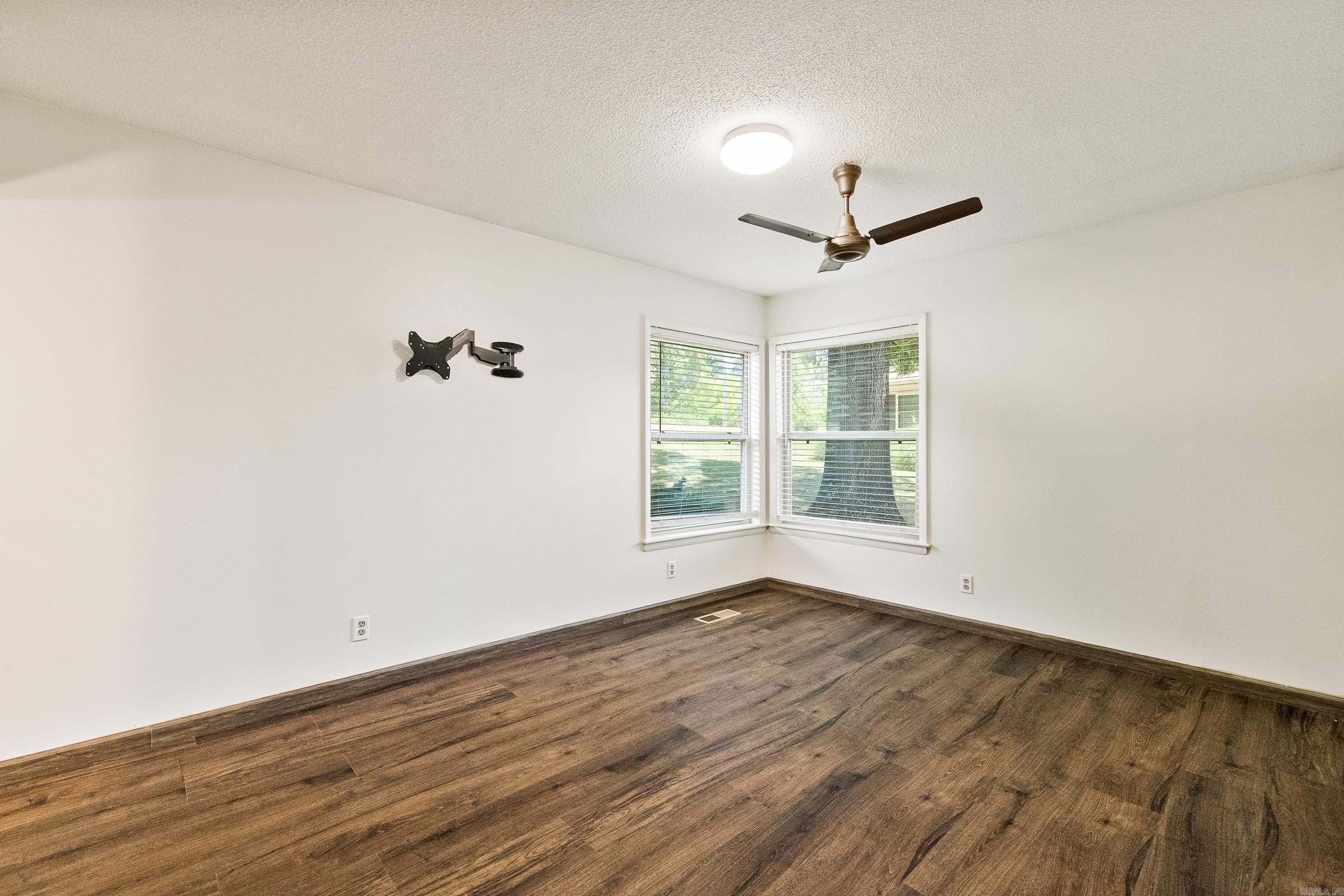 305 Ruth Street Property Photo 14