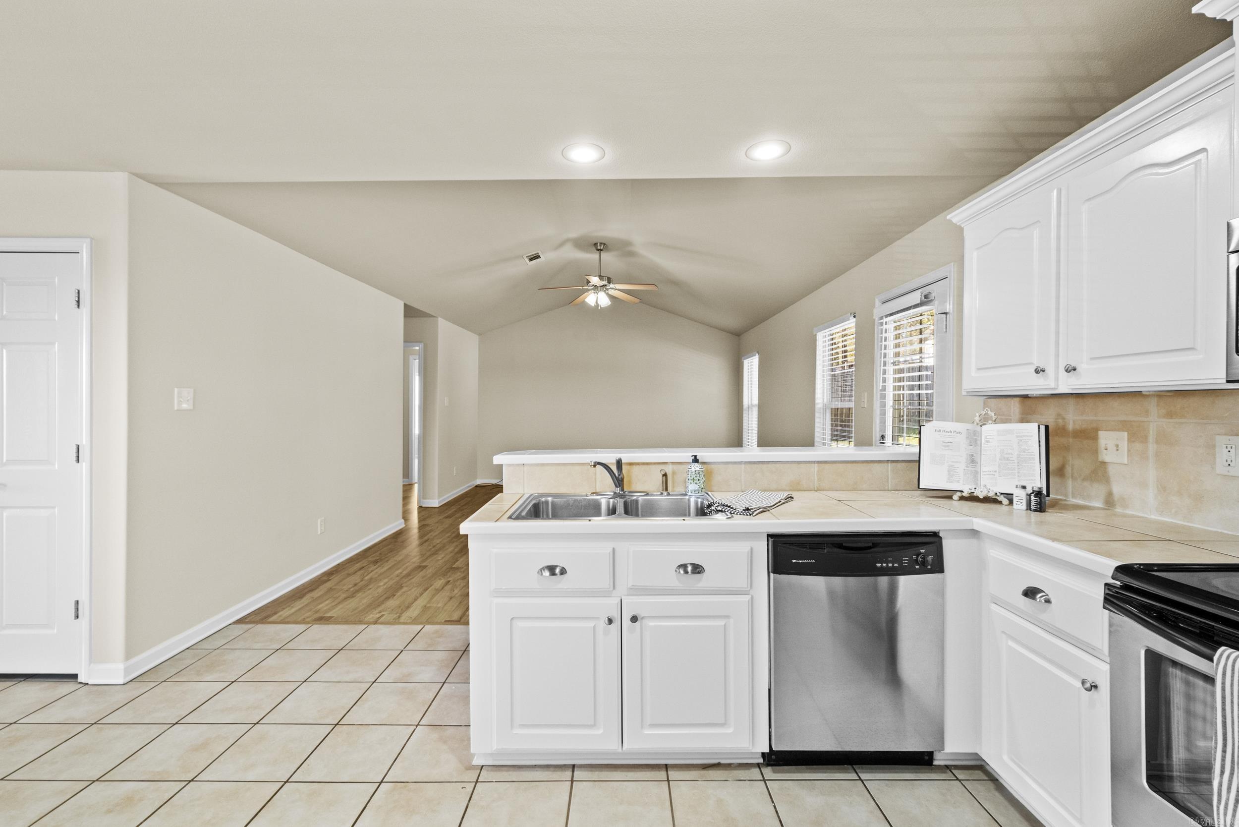 324 Weathering Lane Property Photo 12