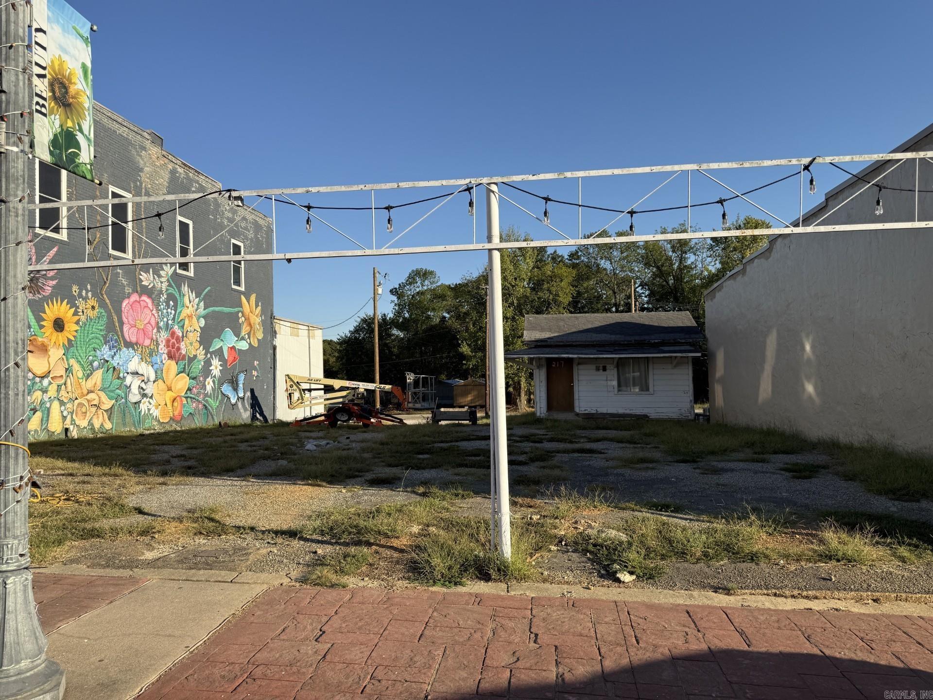 127 E Broadway Street Property Photo 1