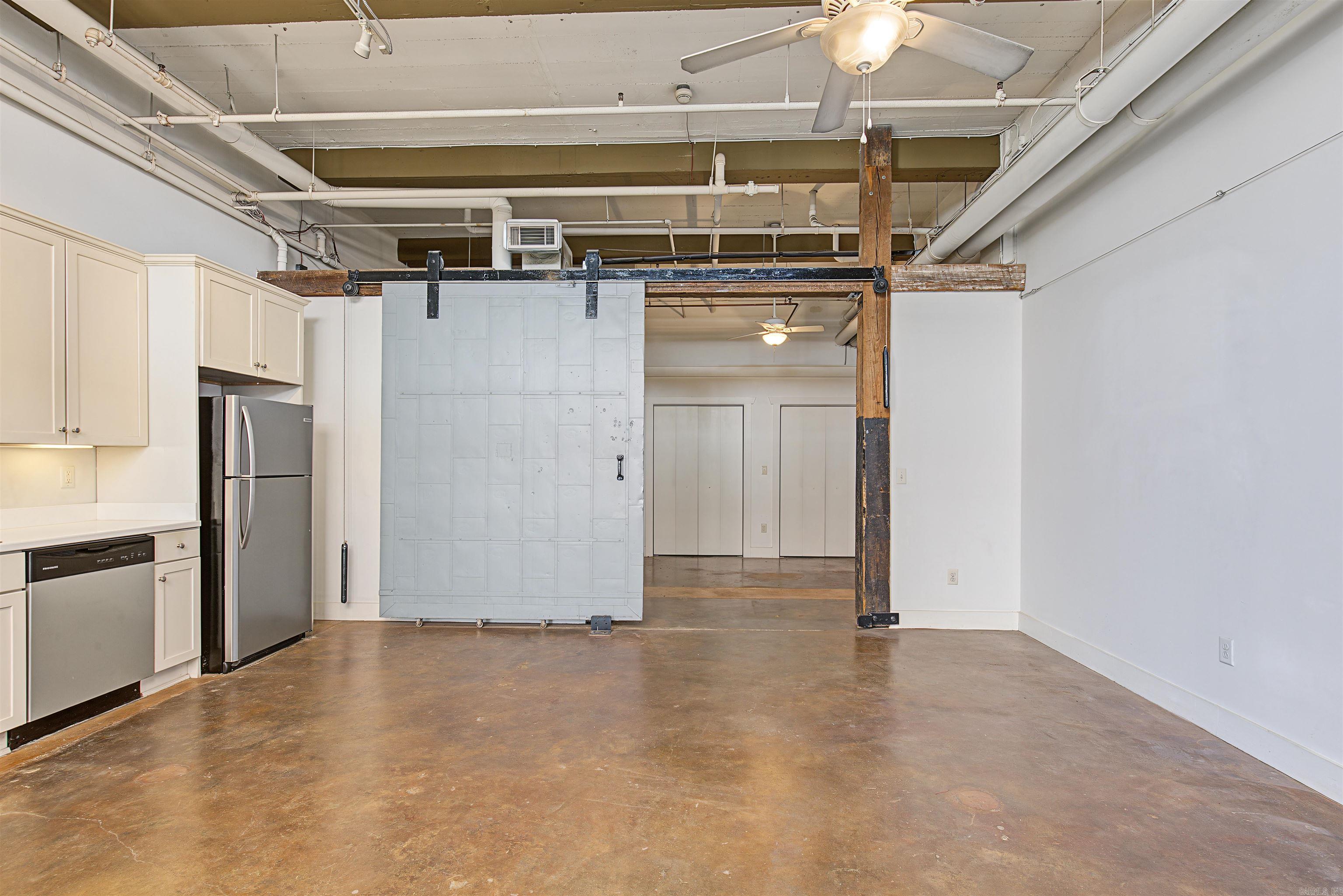423 E 3rd St #courtyard 5 Property Photo 2