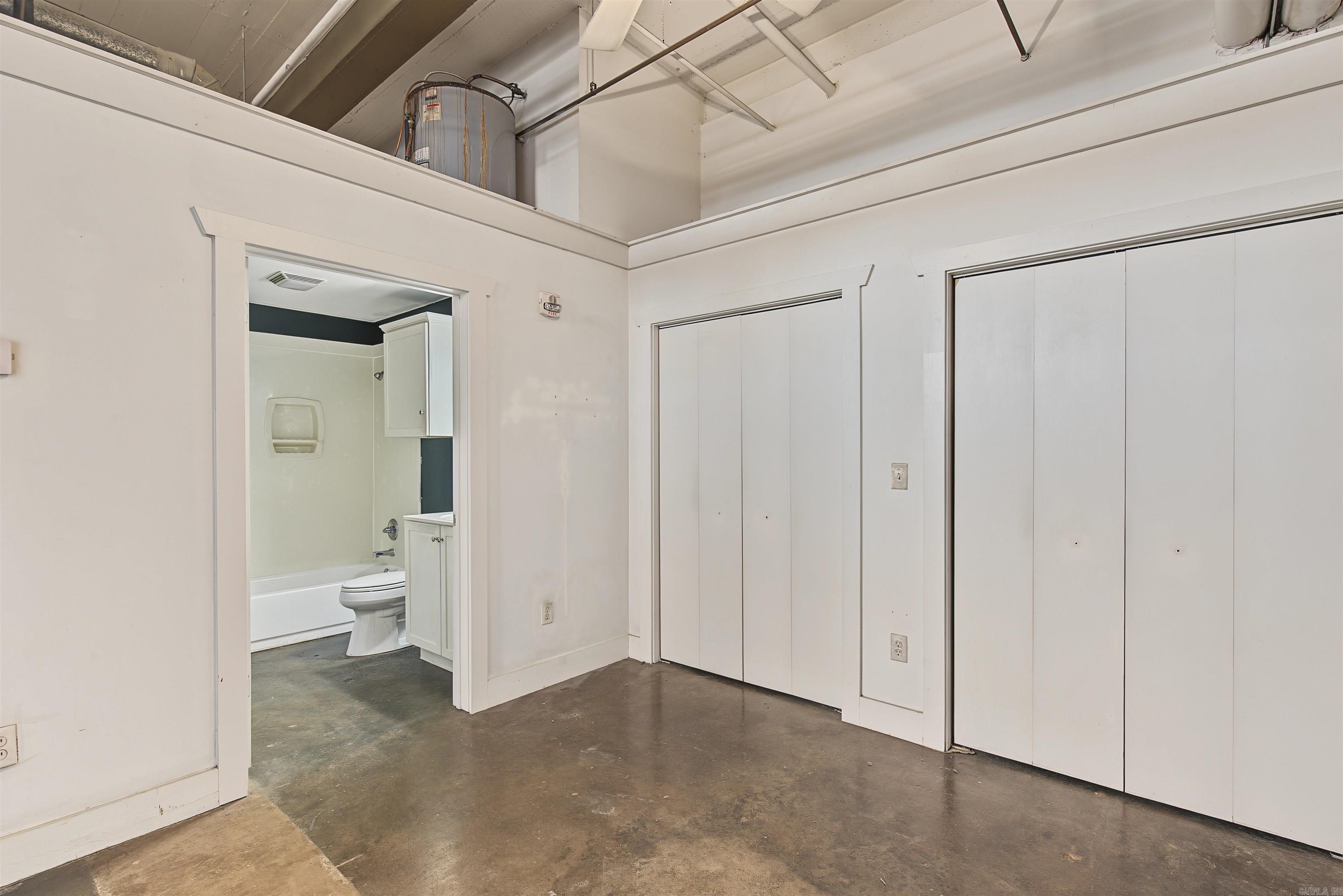 423 E 3rd St #courtyard 5 Property Photo 8