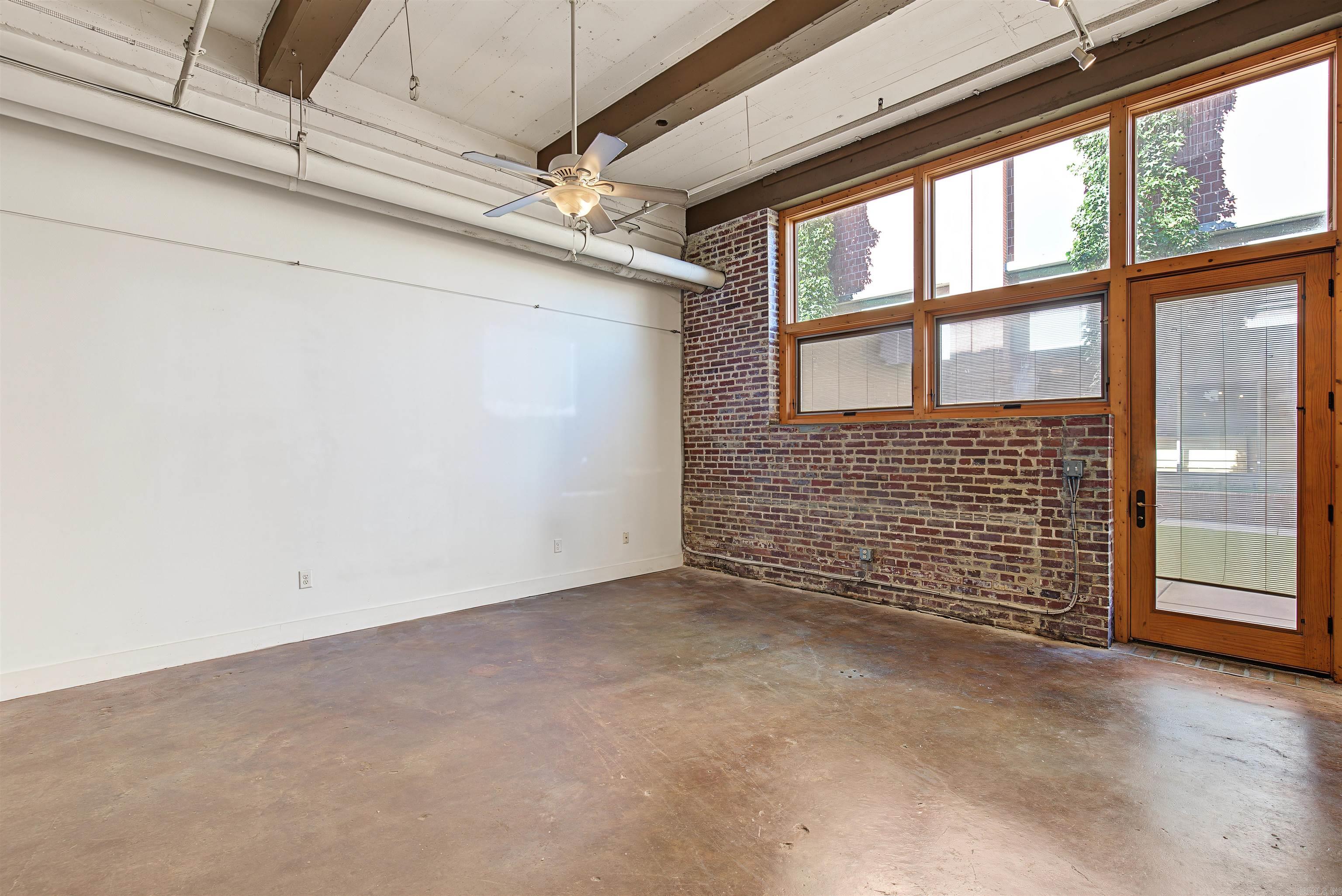 423 E 3rd St #courtyard 5 Property Photo 12