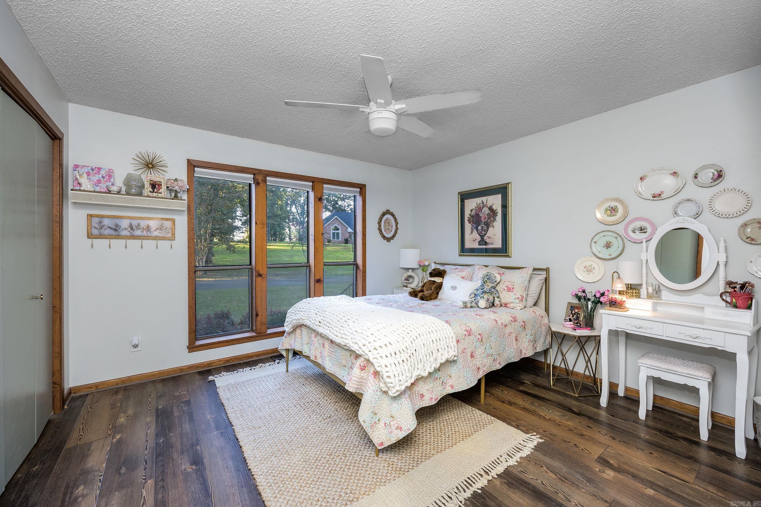 104 Windy Pt Property Photo 20