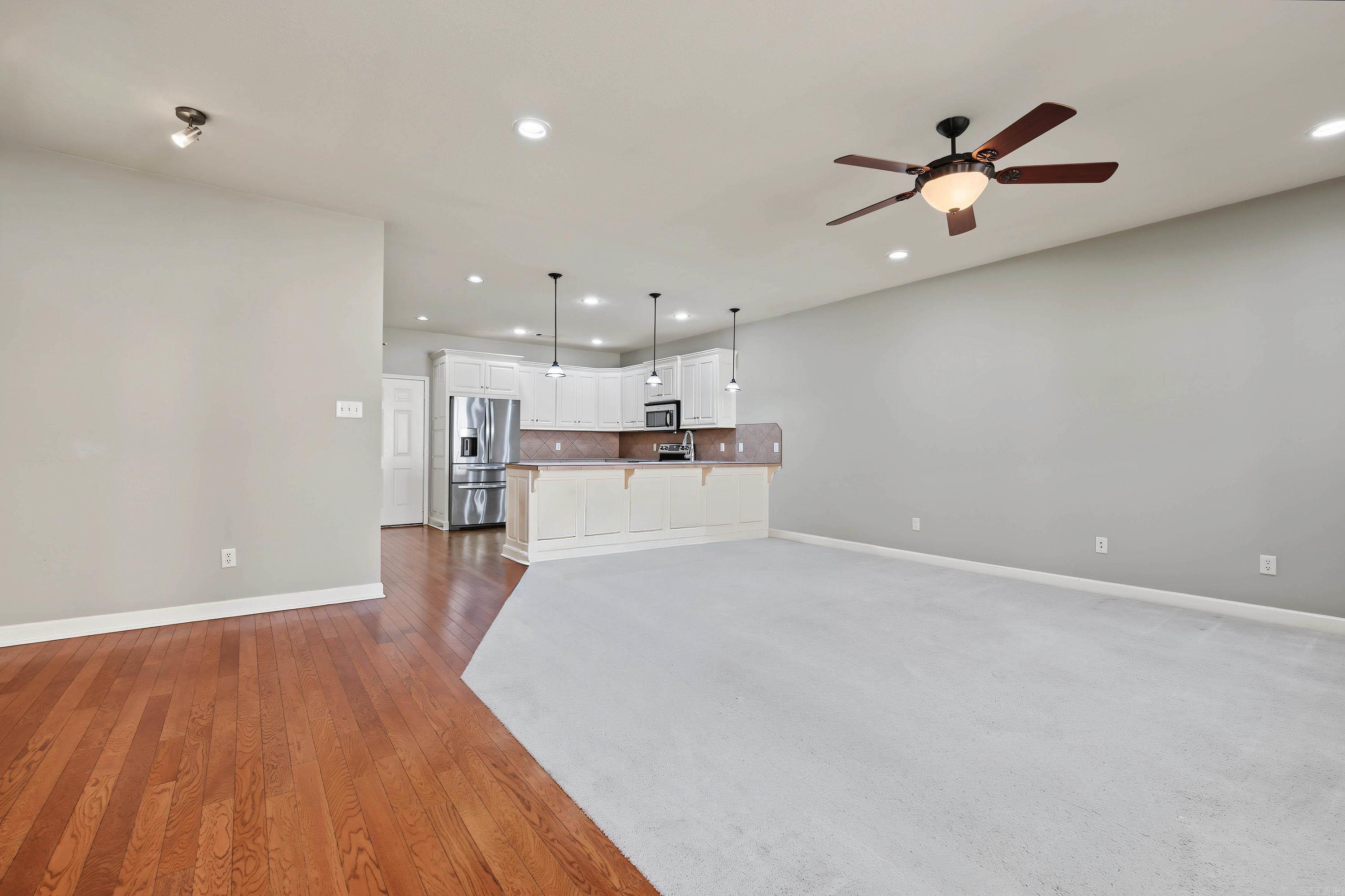 1306 Stagecoach Village Property Photo 4