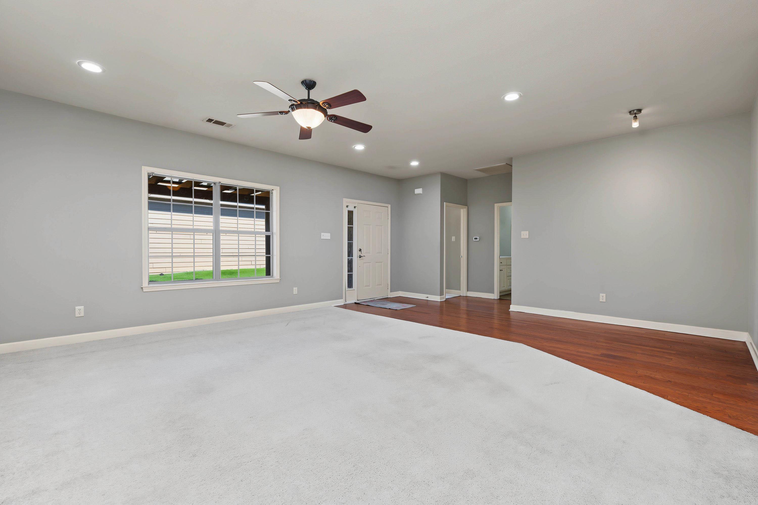 1306 Stagecoach Village Property Photo 6