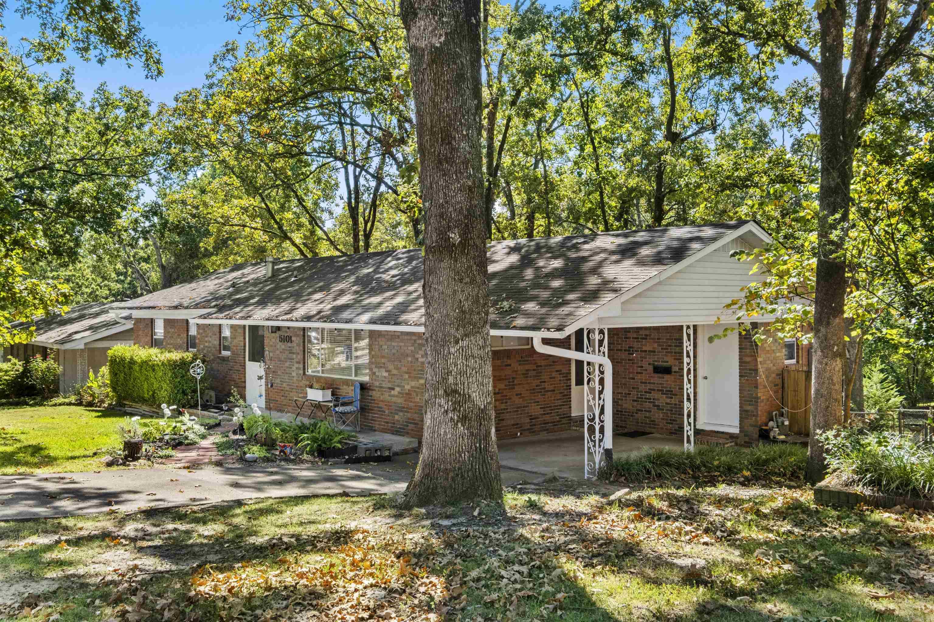 5101 Oaklawn Drive Property Photo 3