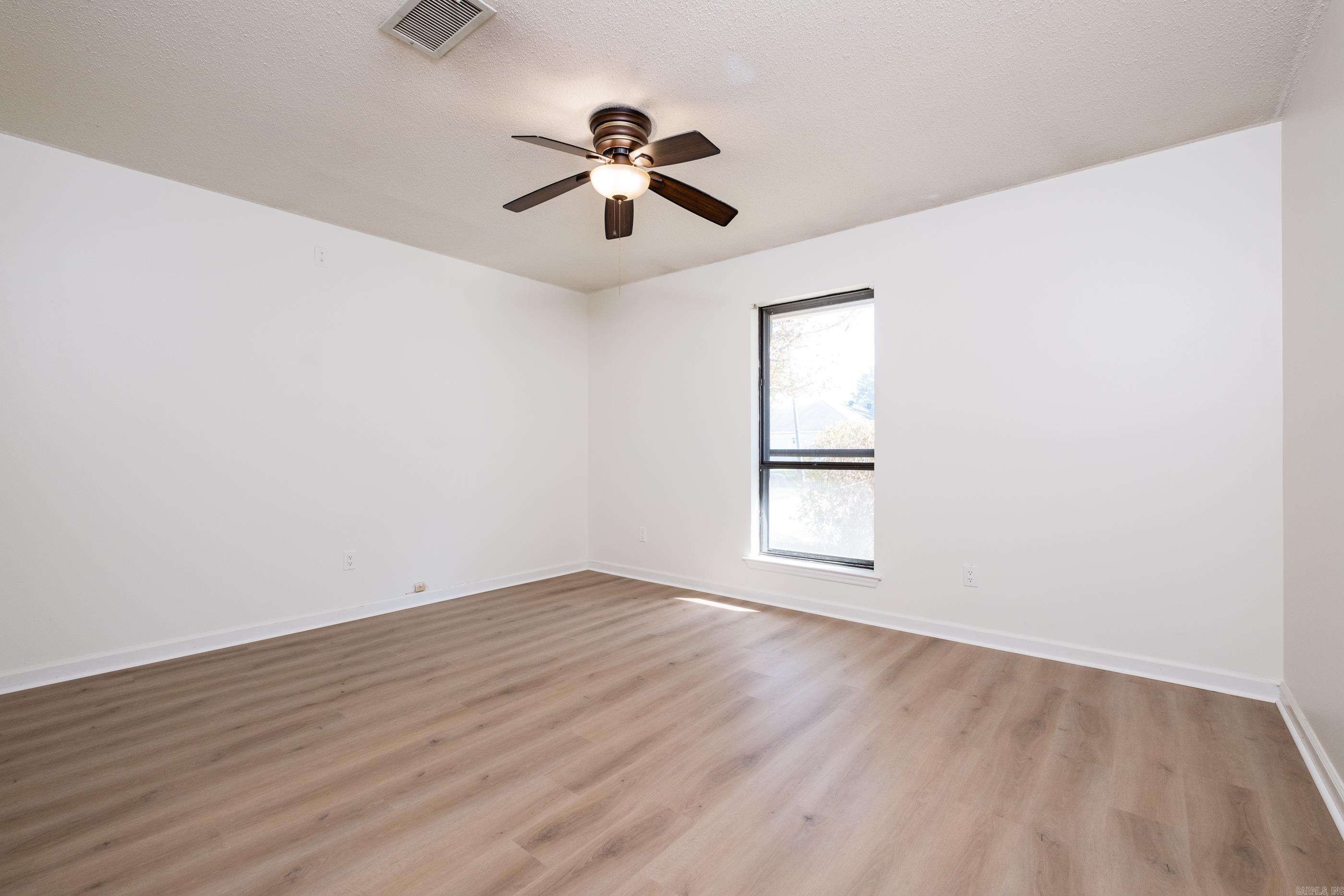 11004 Dogwood Cove Property Photo 27