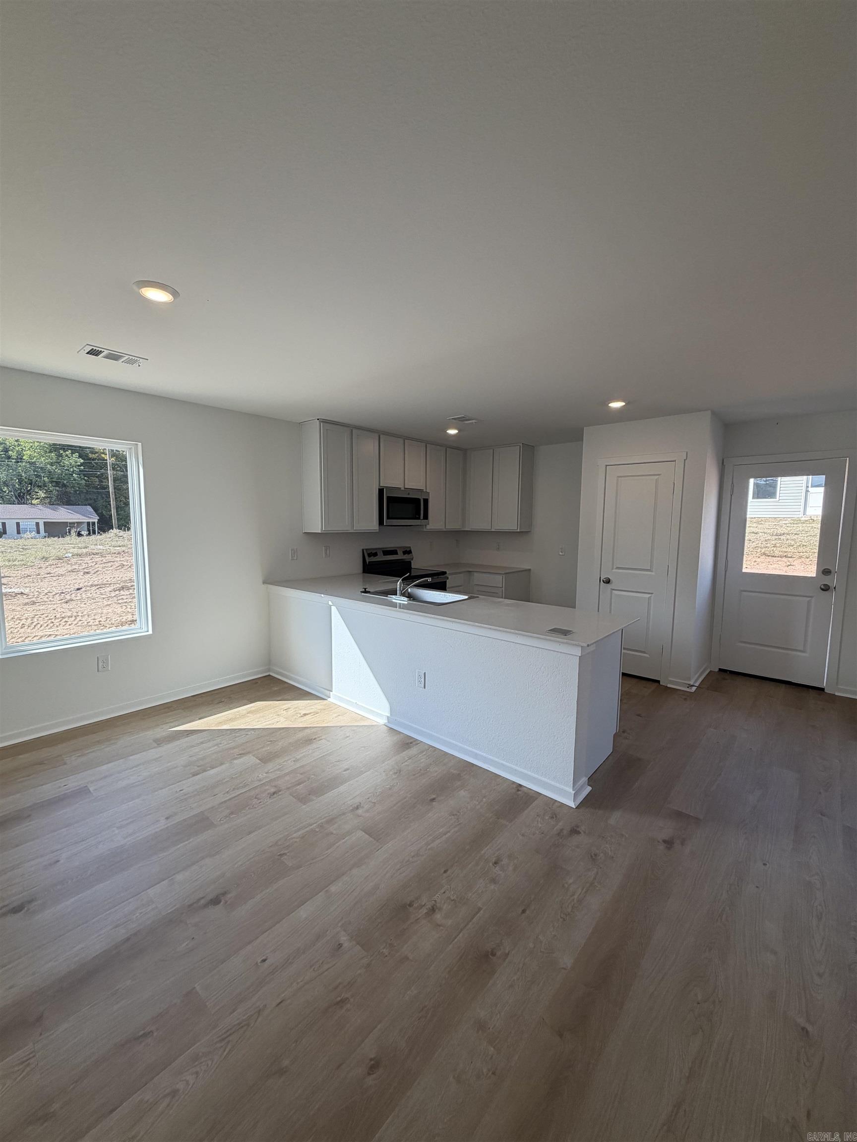 408 Mistflower Cove Property Photo 4