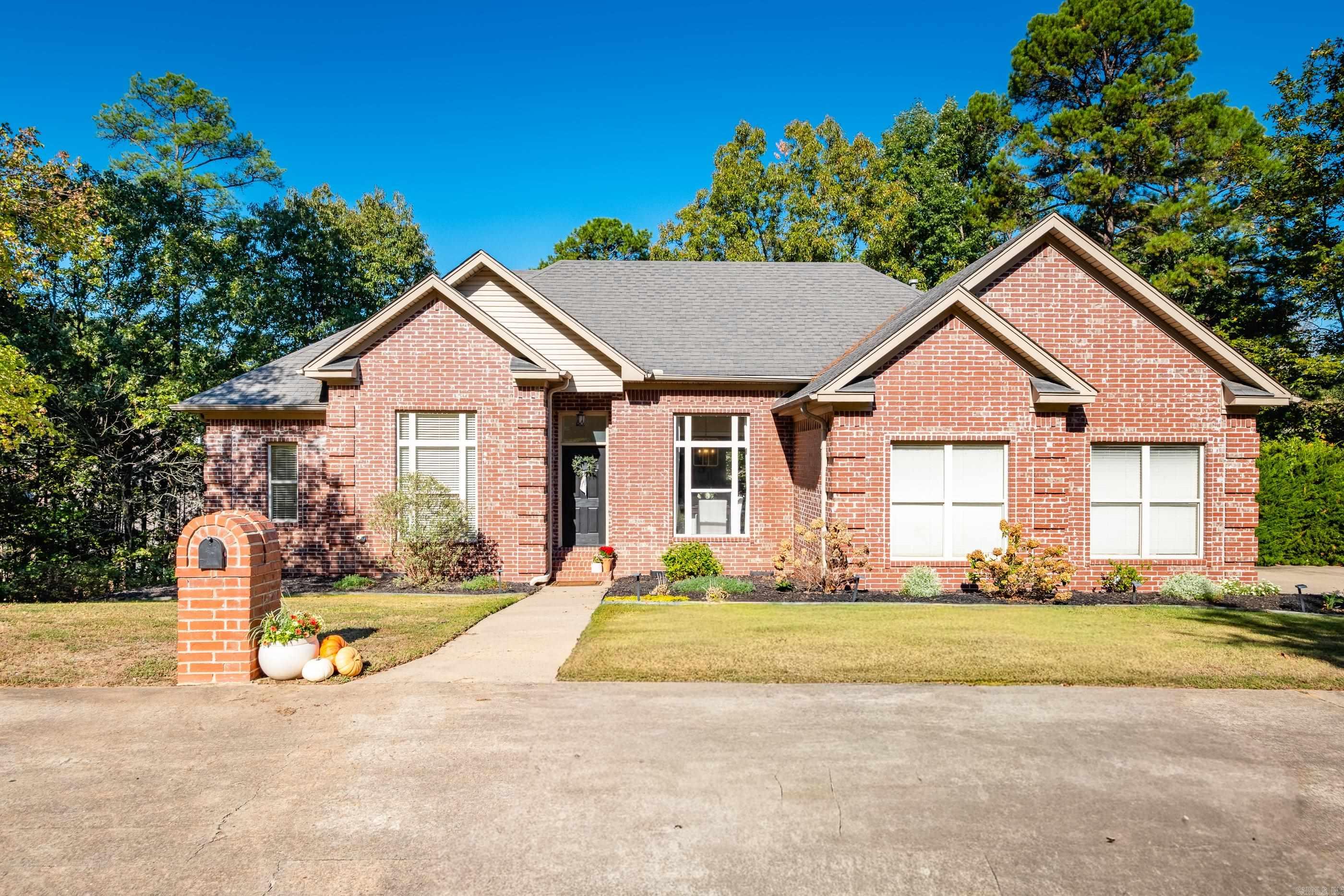 2622 Valley Park Drive Property Photo 1
