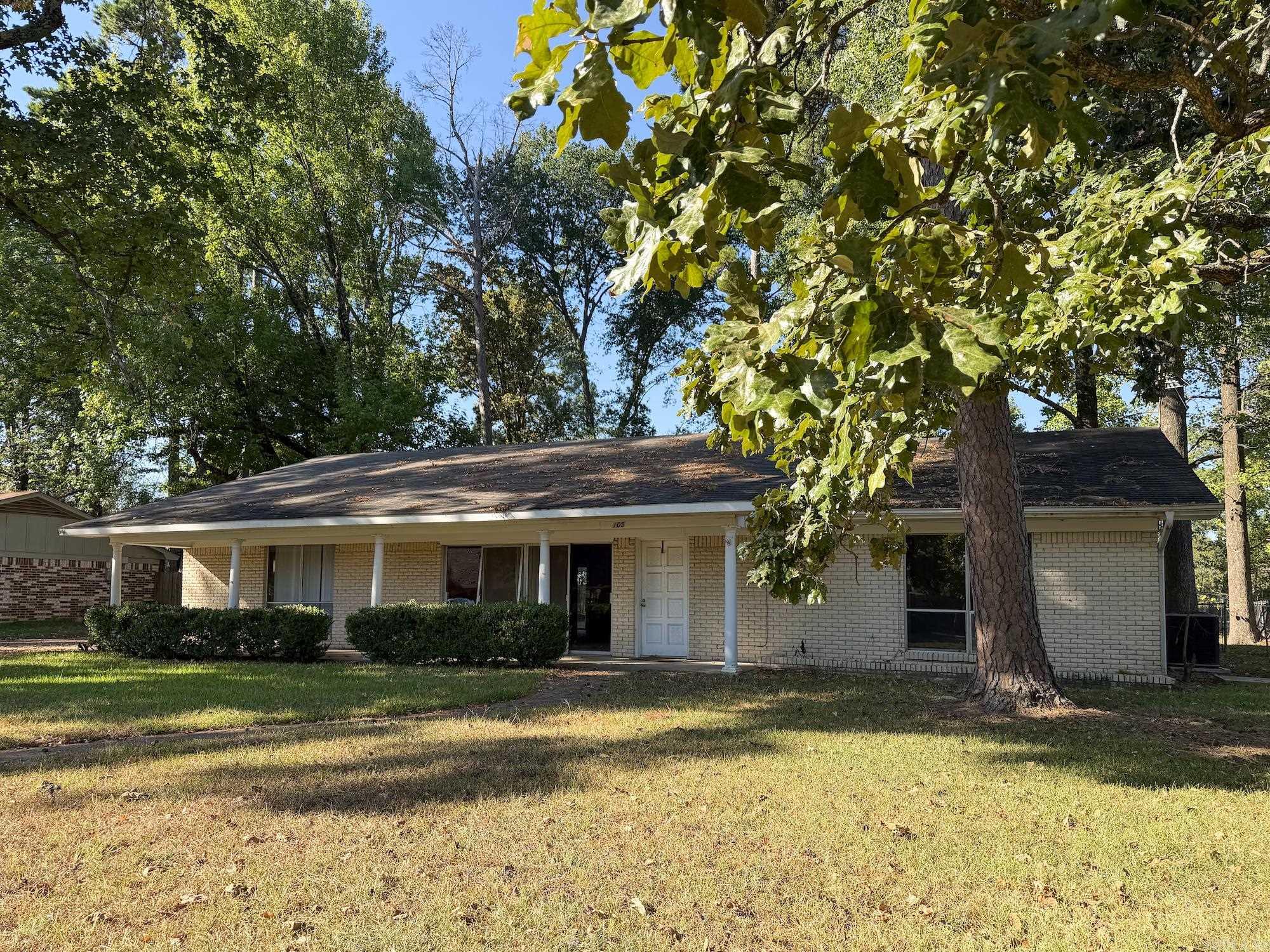 105 Woodbriar Way Property Photo 1