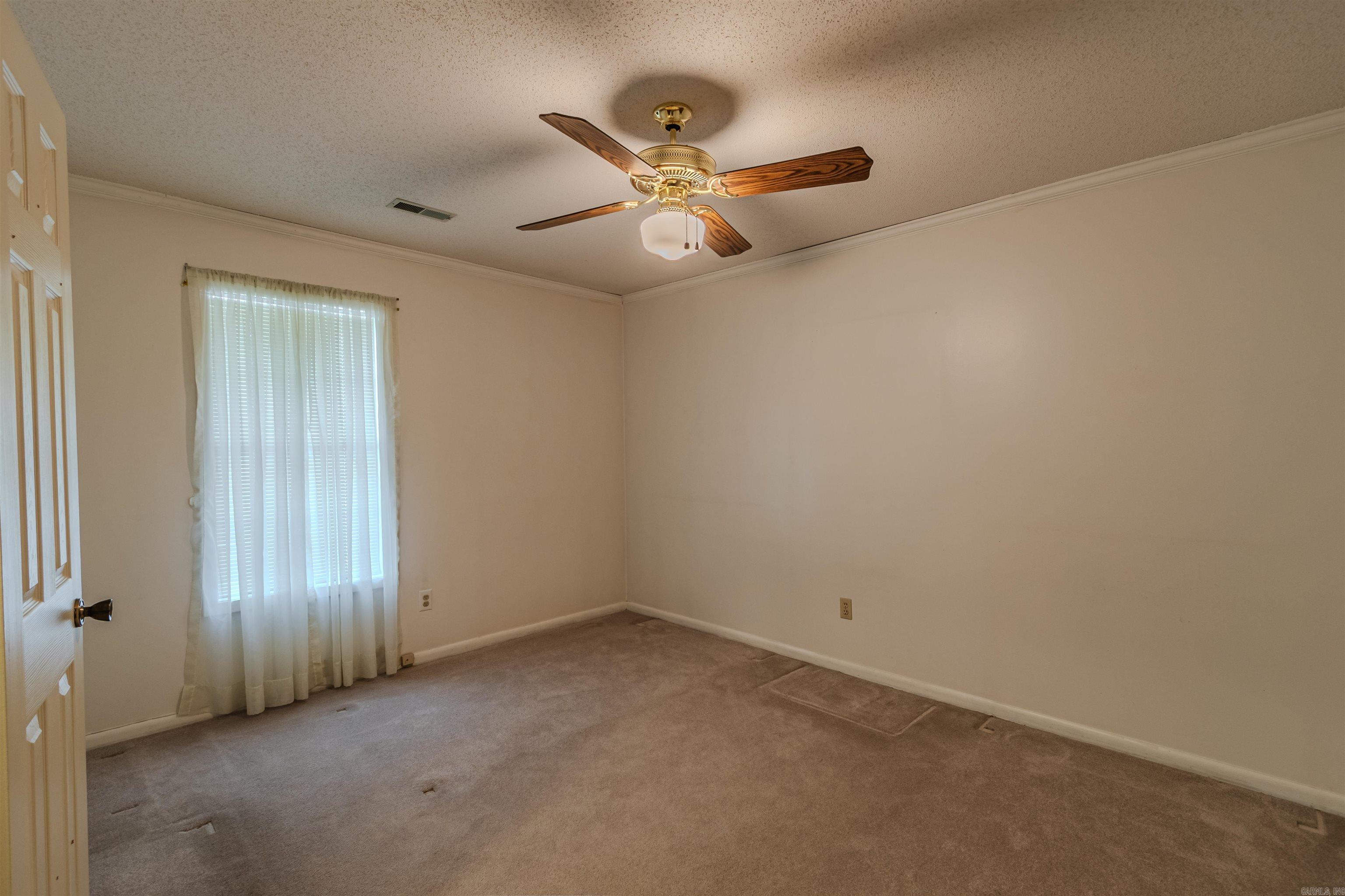 1000 Meriwether Ln Property Photo 5