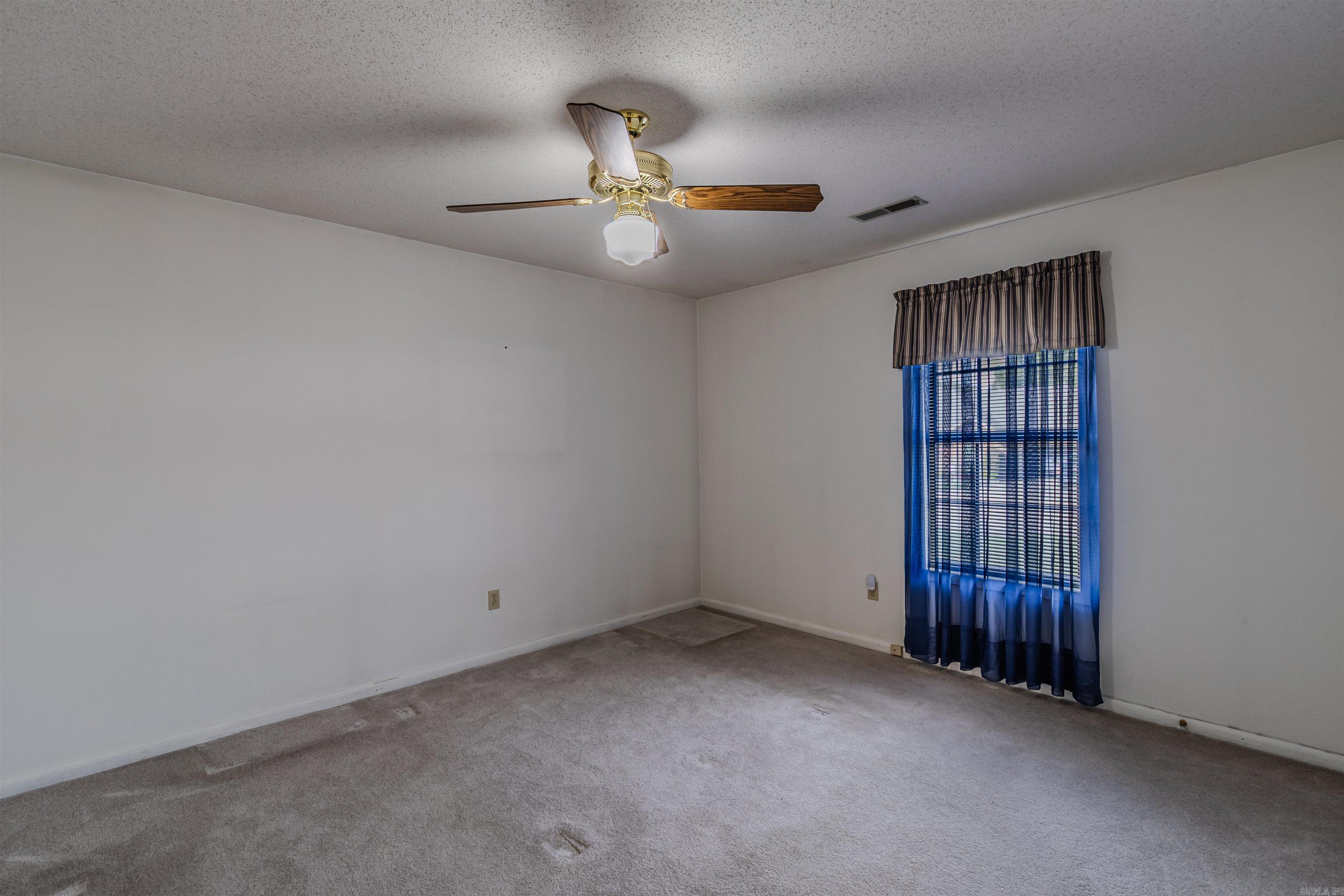 1000 Meriwether Ln Property Photo 6