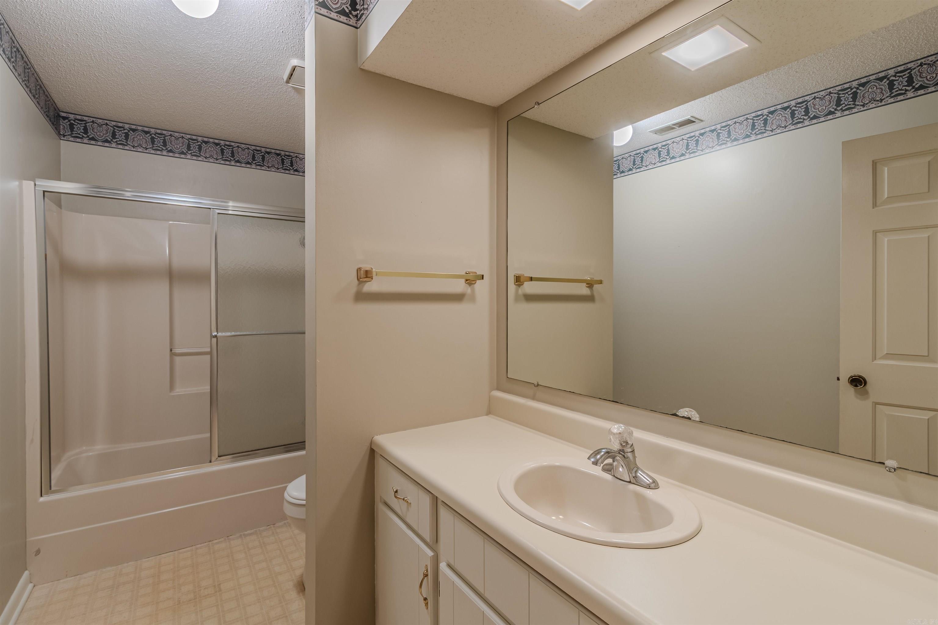 1000 Meriwether Ln Property Photo 7