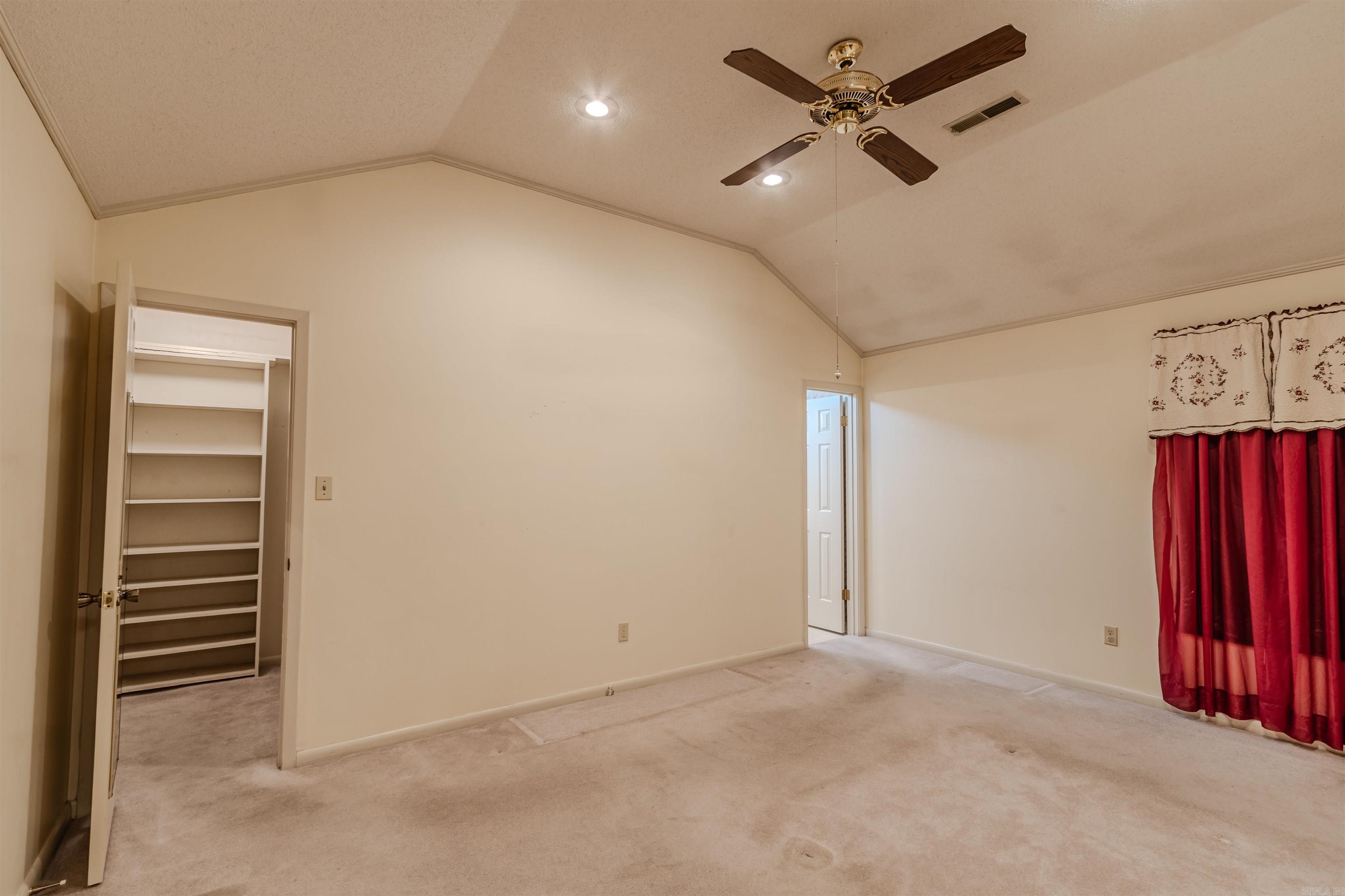 1000 Meriwether Ln Property Photo 9