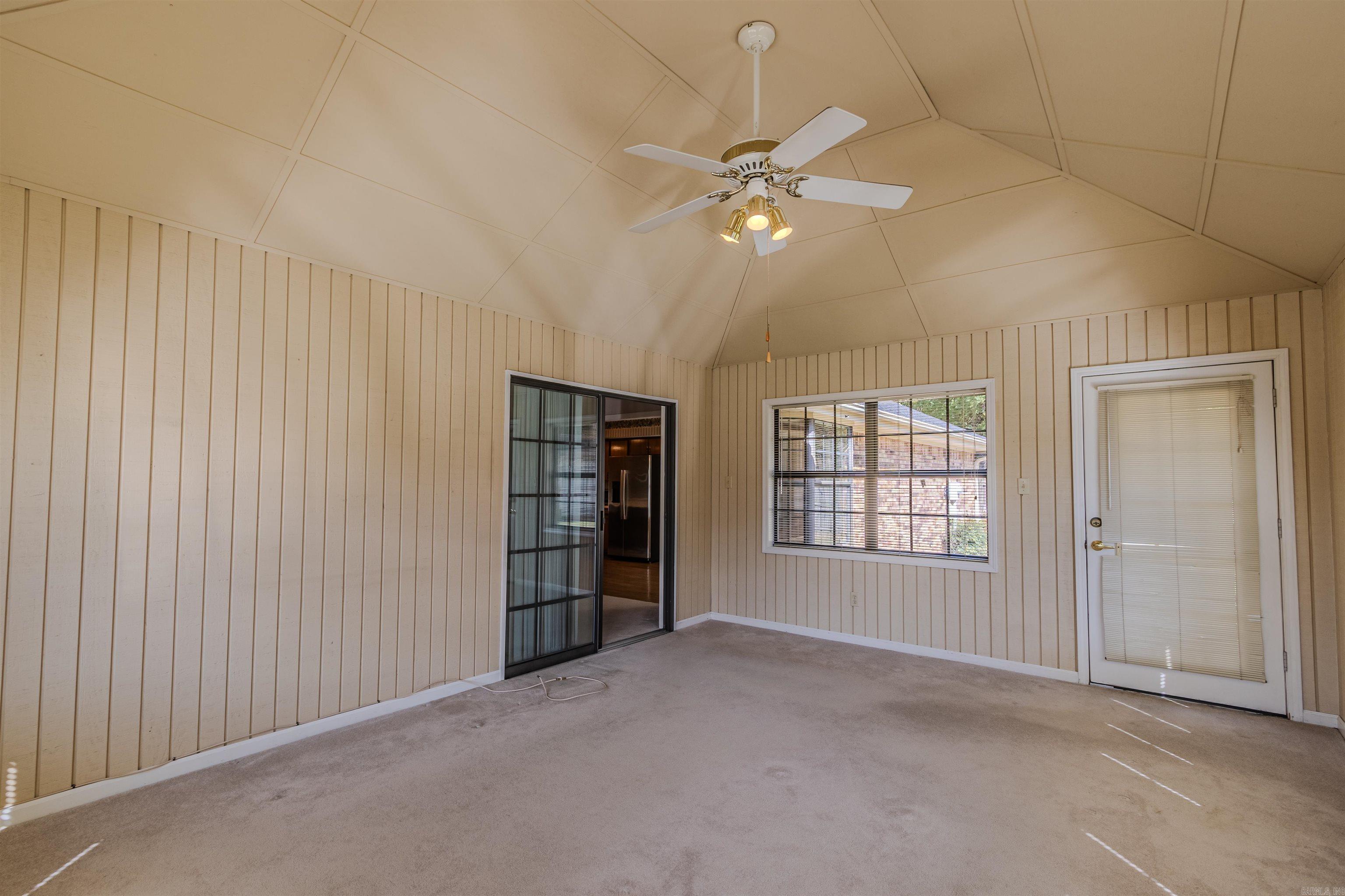1000 Meriwether Ln Property Photo 10