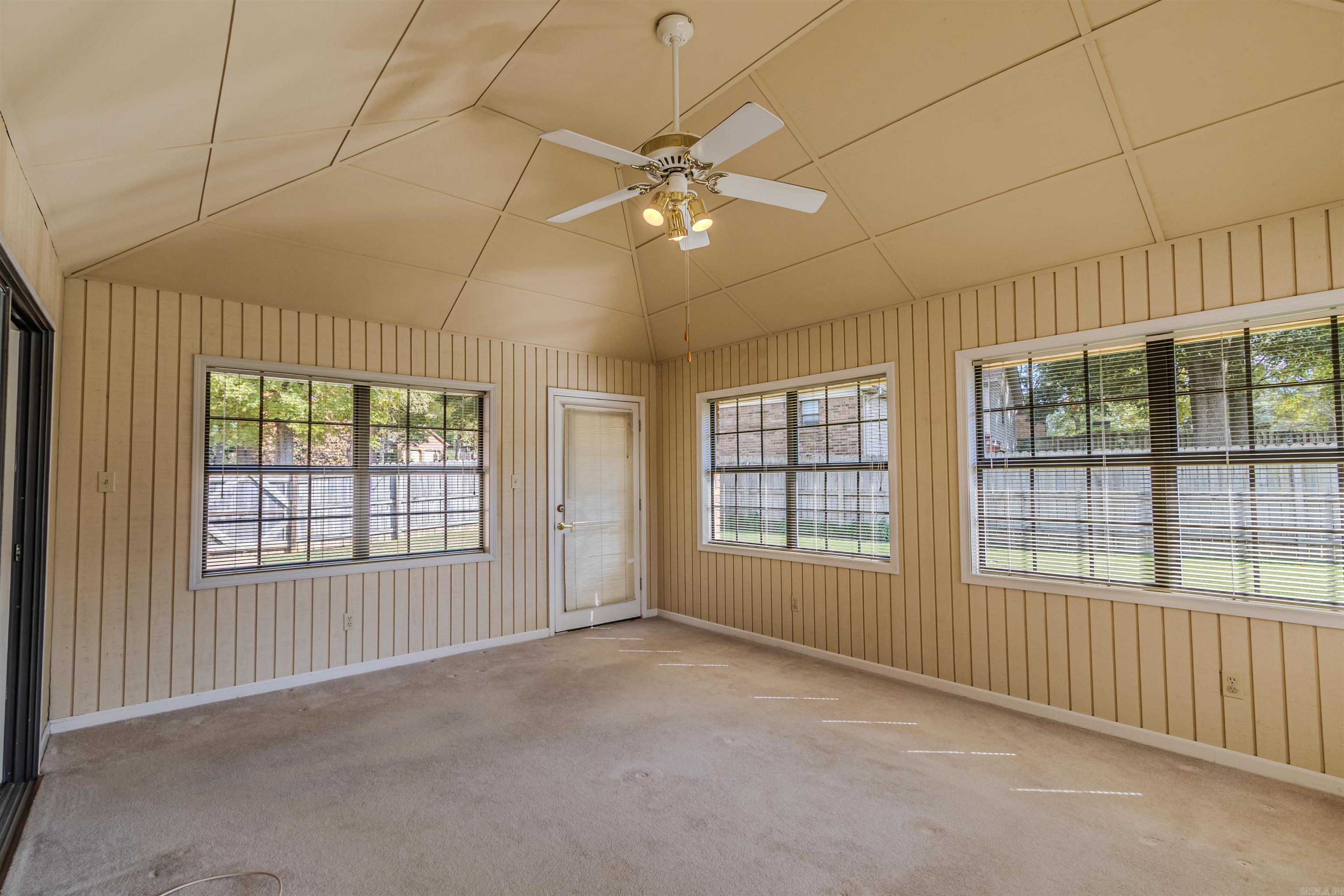 1000 Meriwether Ln Property Photo 11
