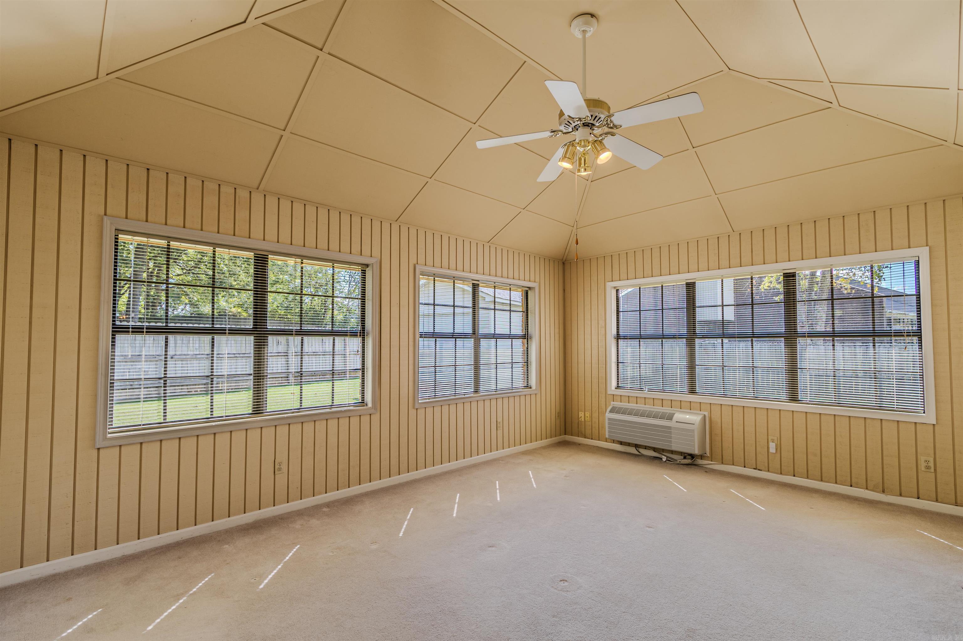 1000 Meriwether Ln Property Photo 12