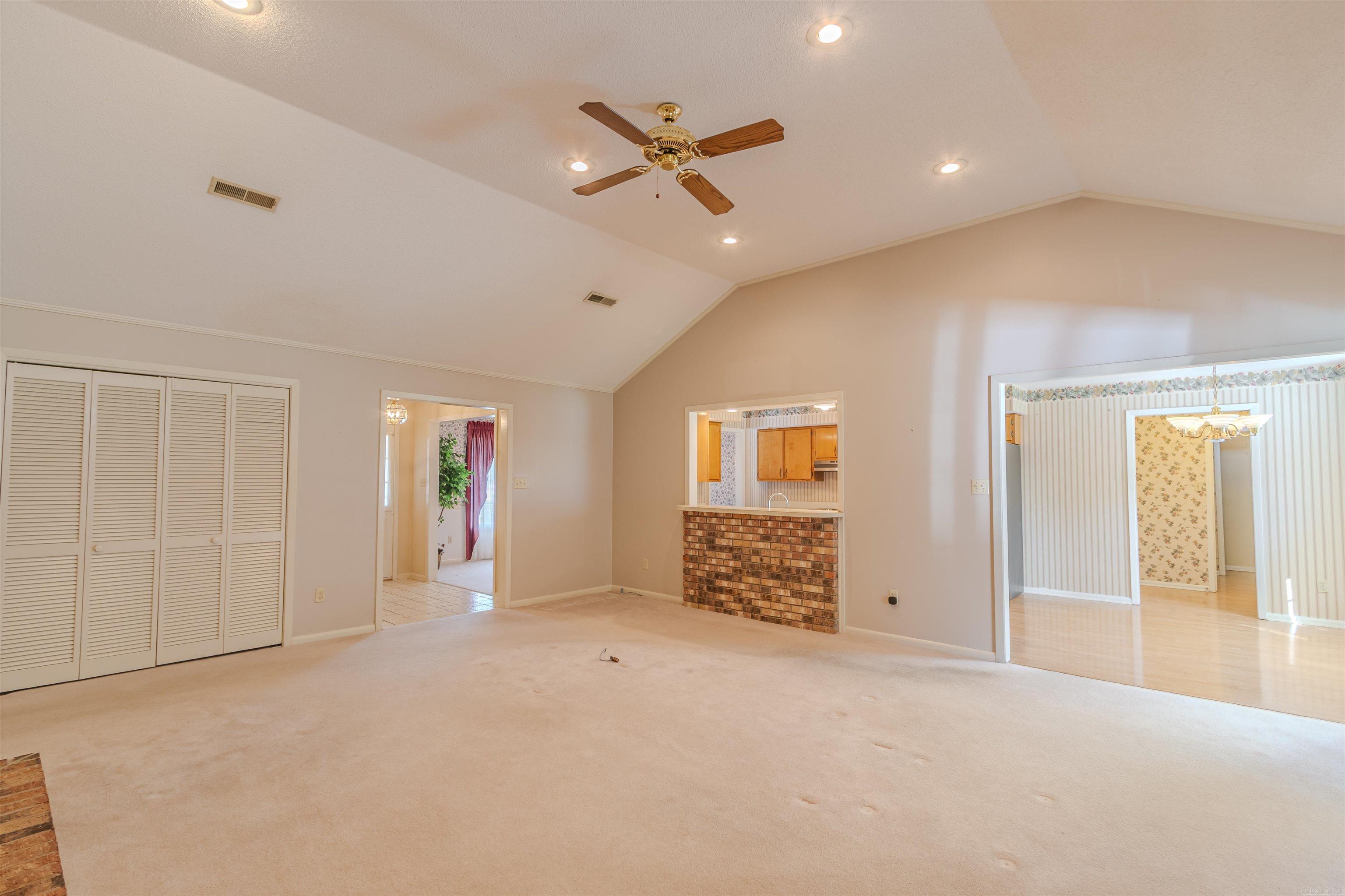 1000 Meriwether Ln Property Photo 15
