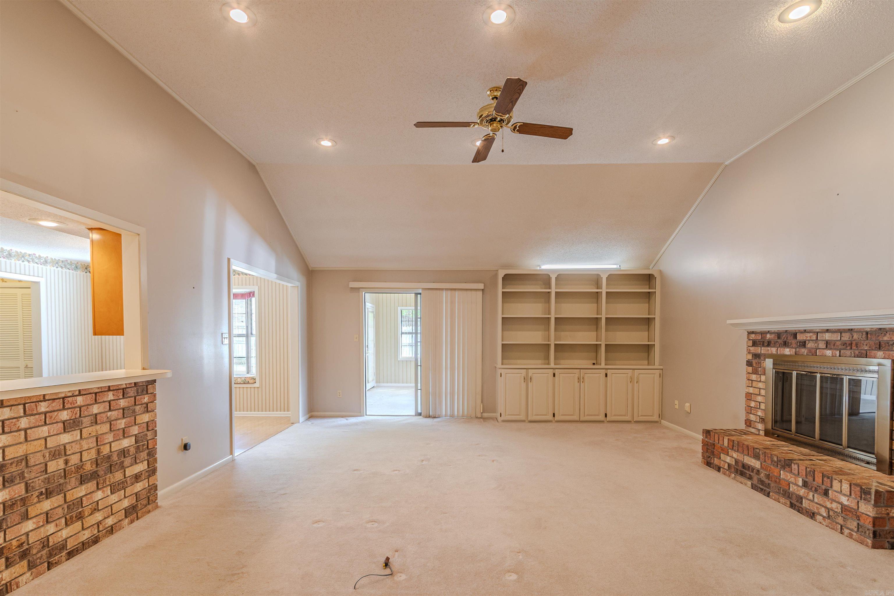 1000 Meriwether Ln Property Photo 17