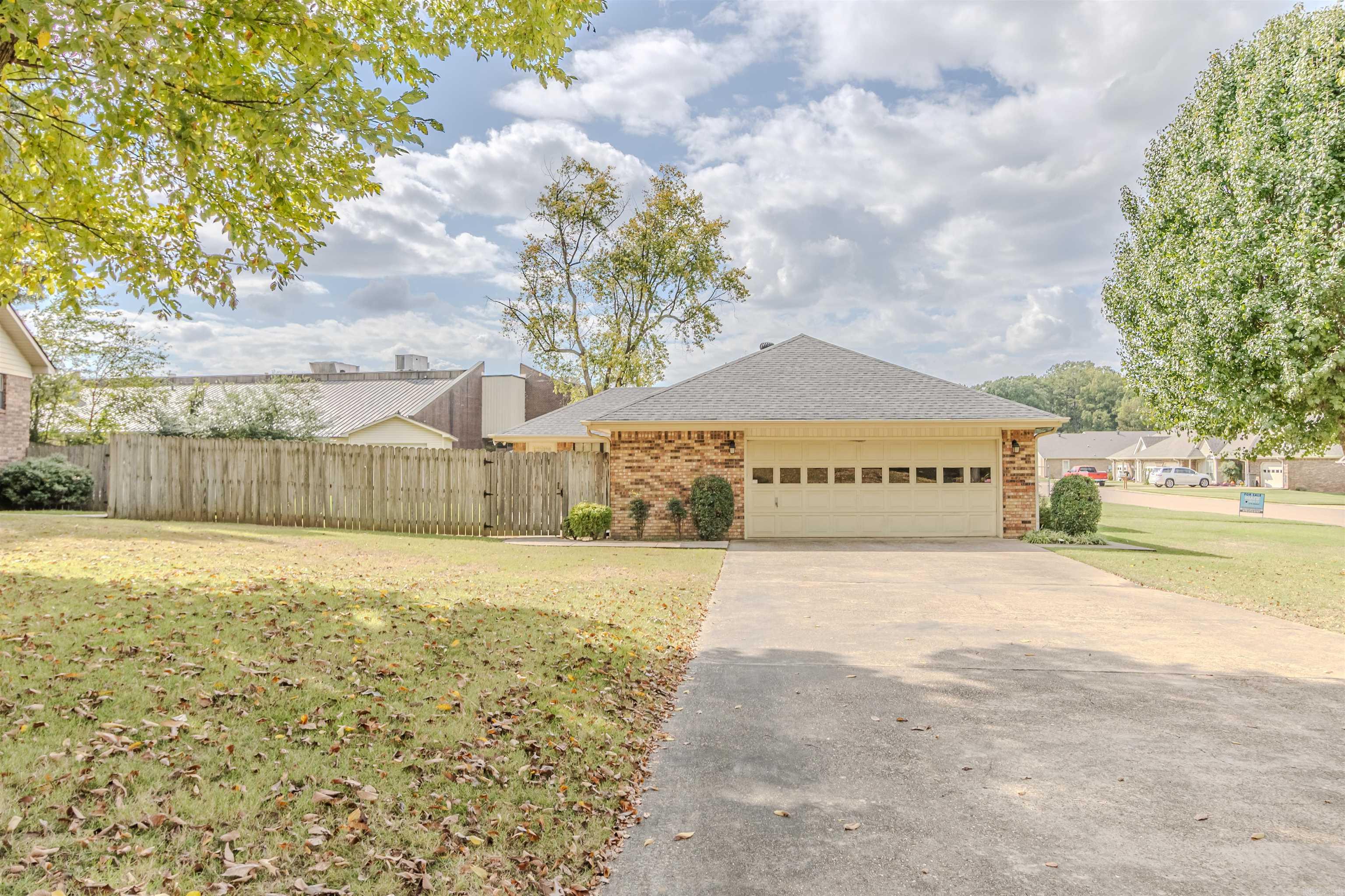 1000 Meriwether Ln Property Photo 26