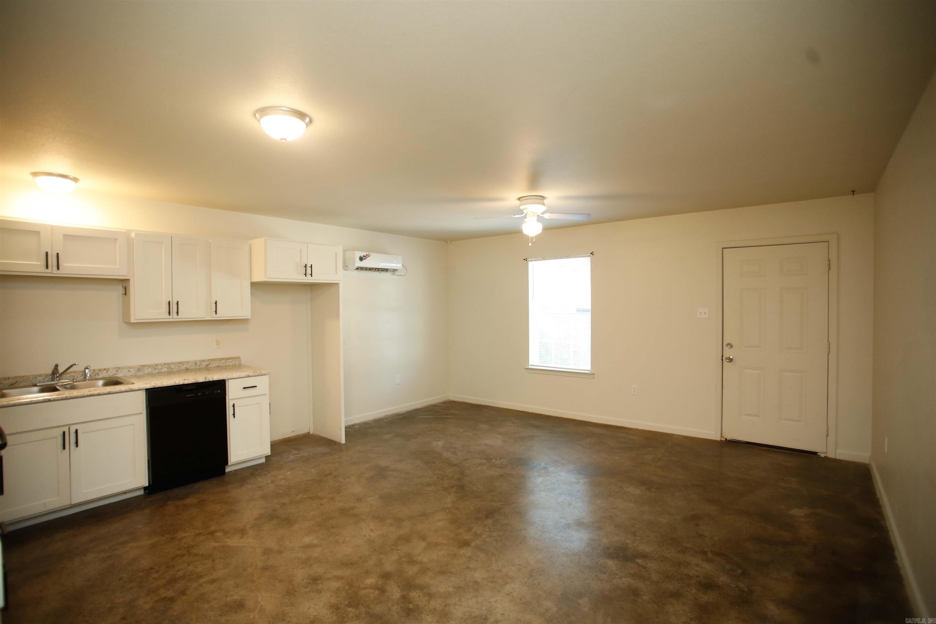 20 Santiago Drive B Property Photo 4