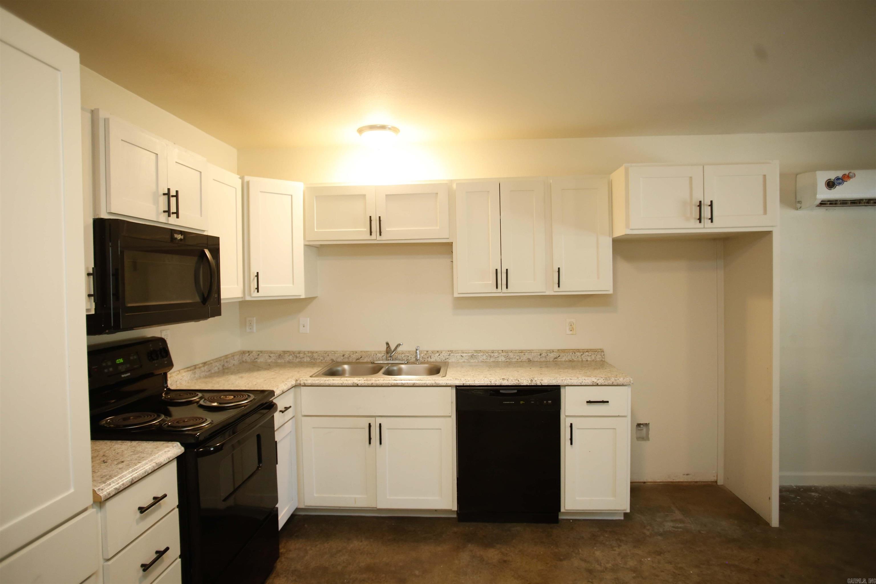 20 Santiago Drive B Property Photo 6