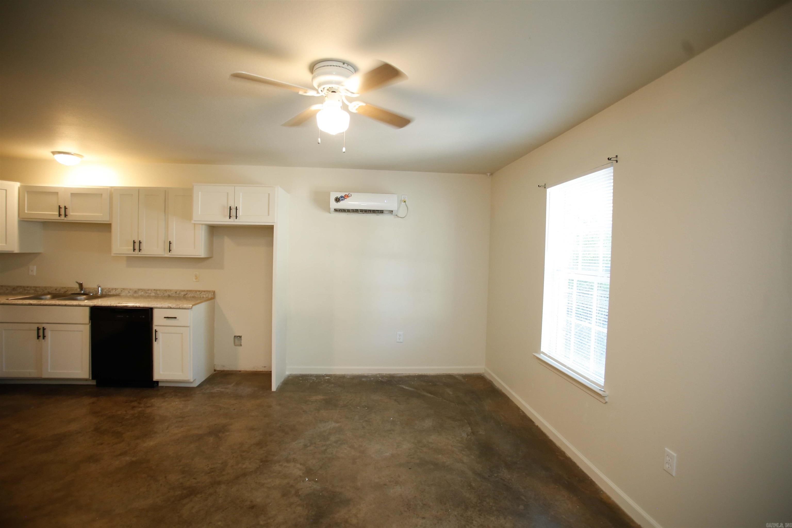20 Santiago Drive B Property Photo 8