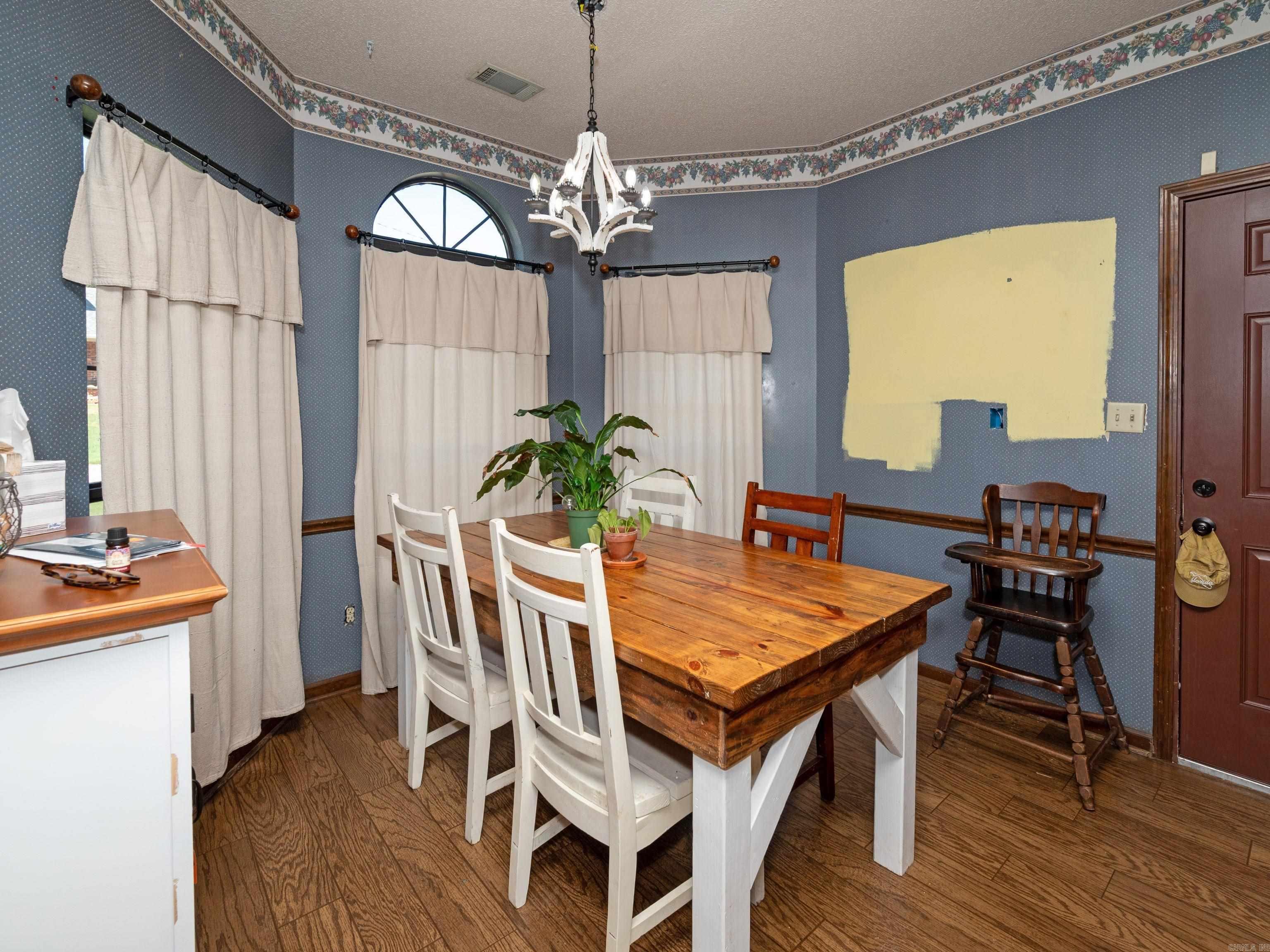 207 Amber Oaks Drive Property Photo 6
