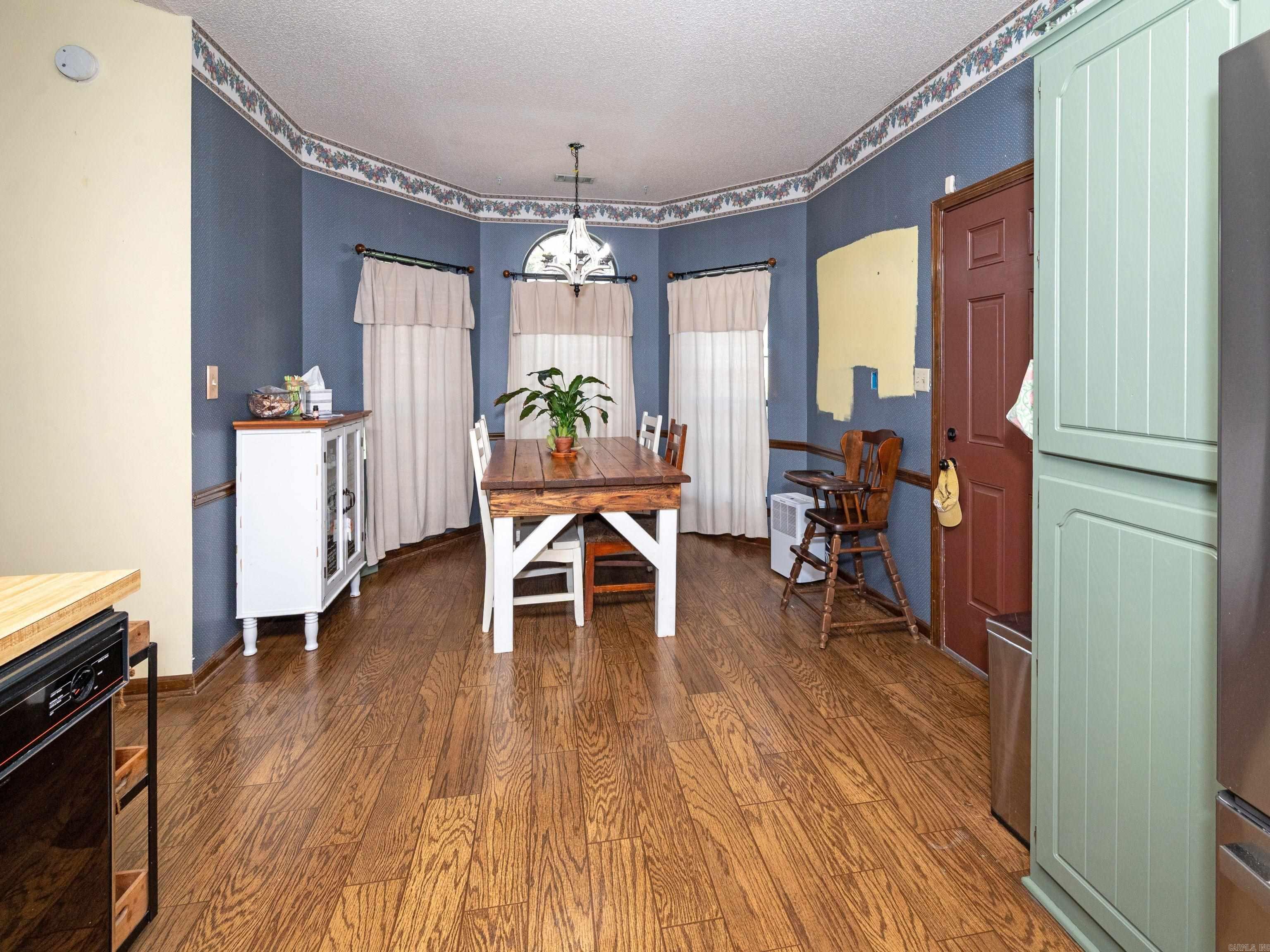207 Amber Oaks Drive Property Photo 10