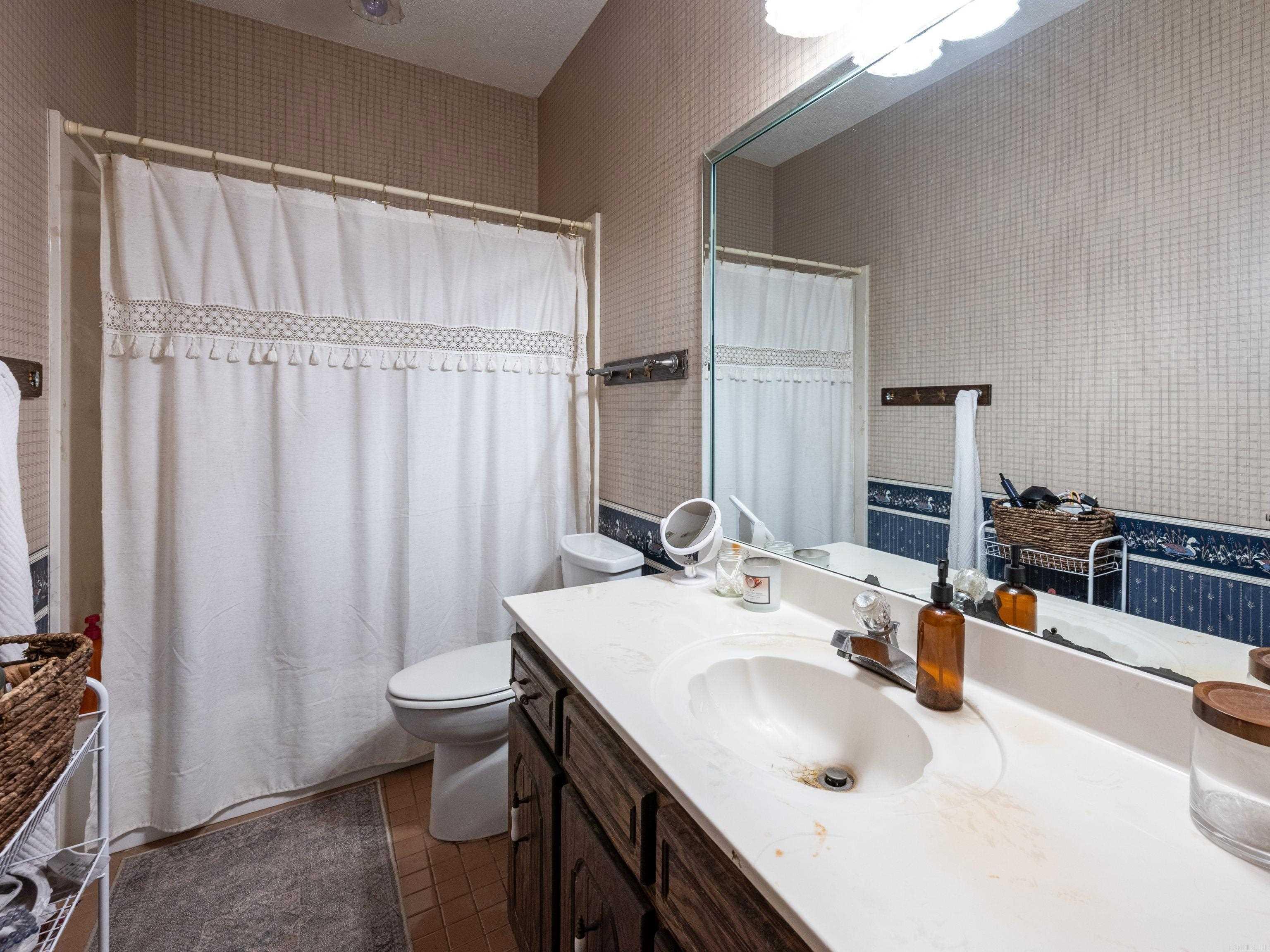 207 Amber Oaks Drive Property Photo 15