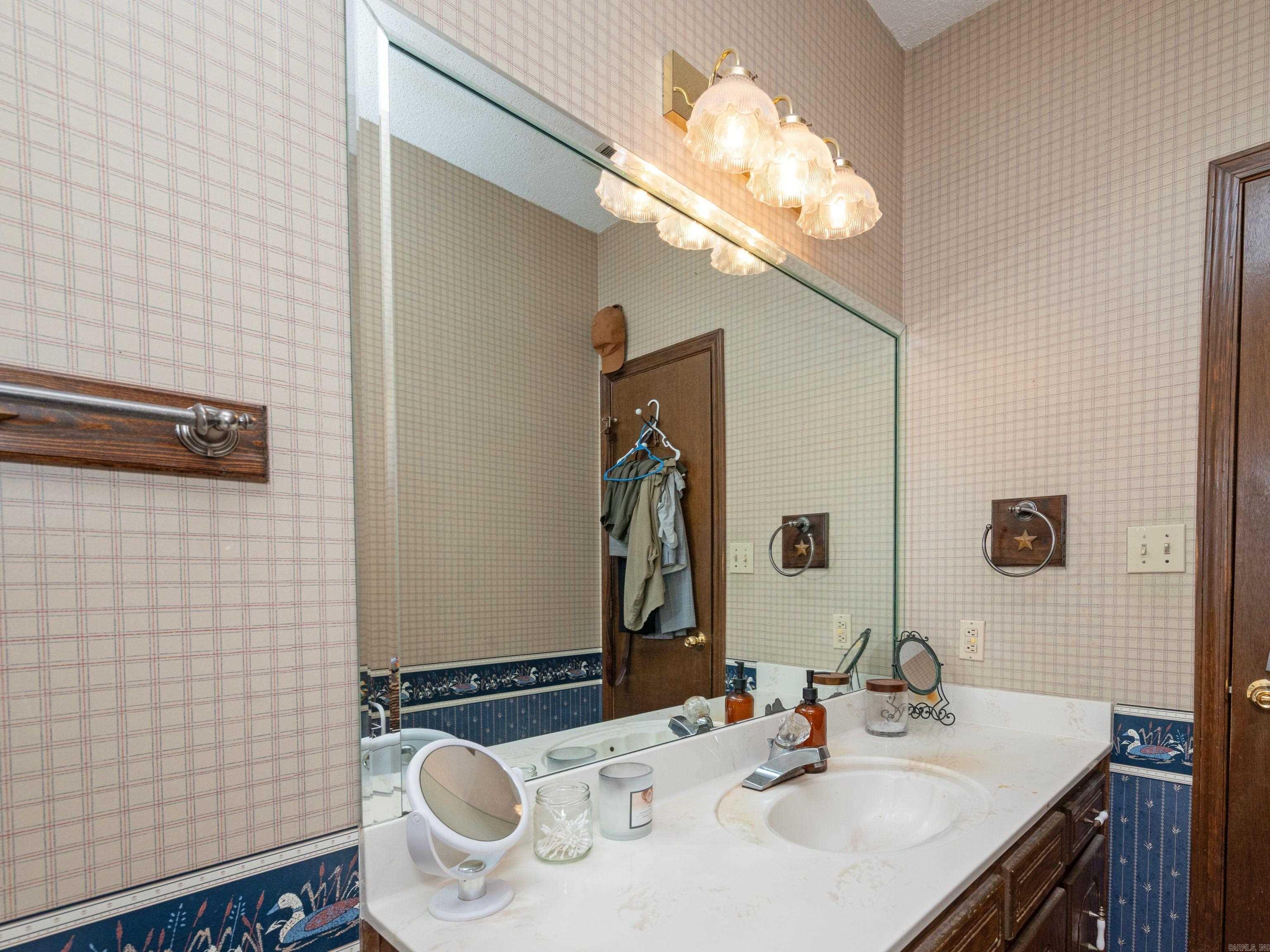 207 Amber Oaks Drive Property Photo 16