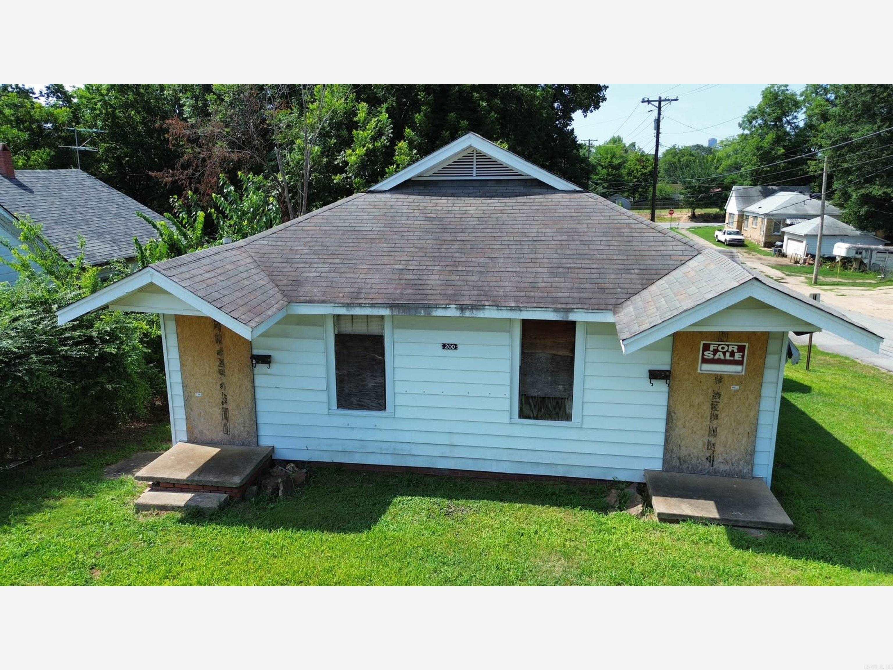 200 E 22nd Street Property Photo 1