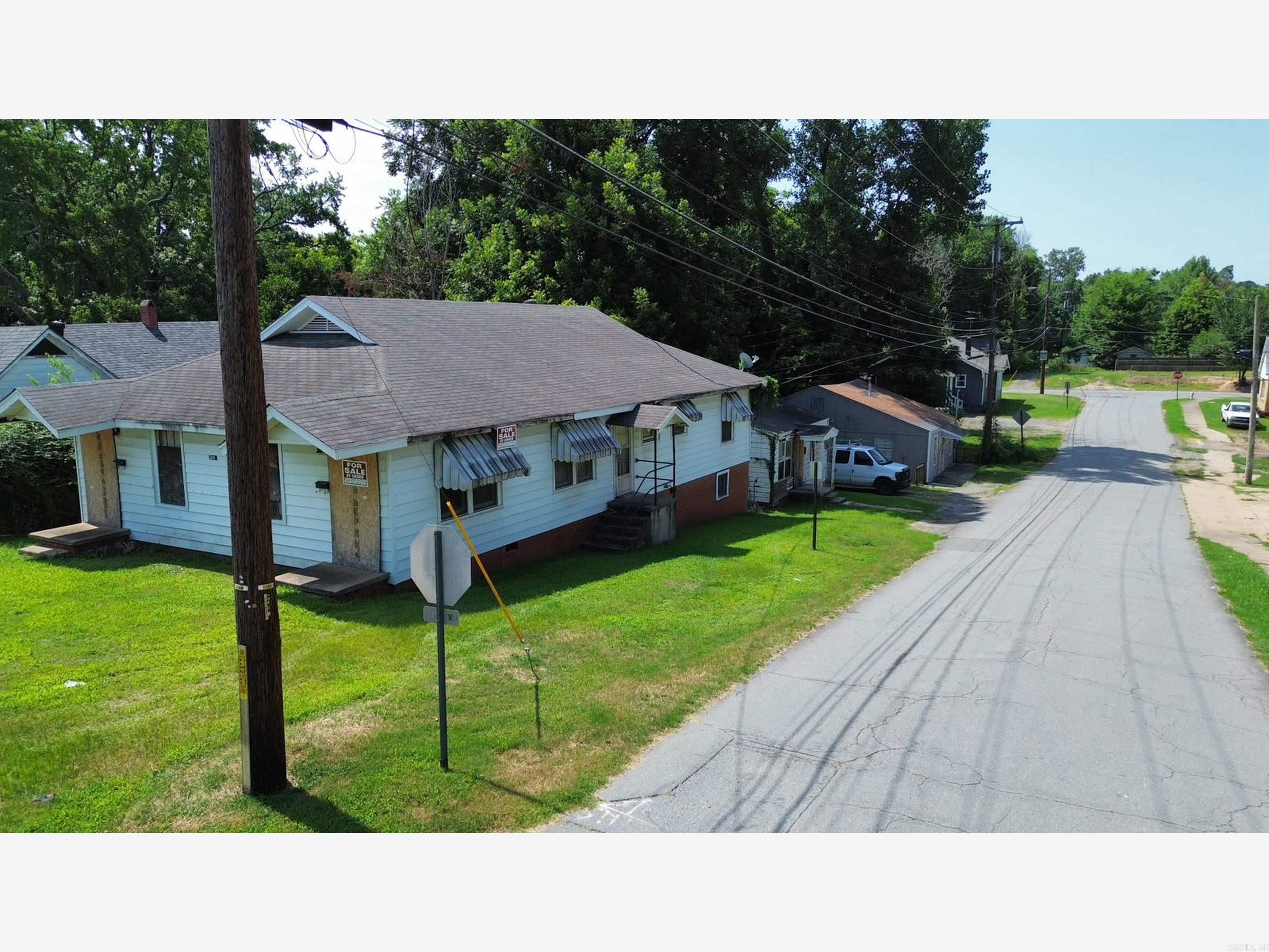 200 E 22nd Street Property Photo 3