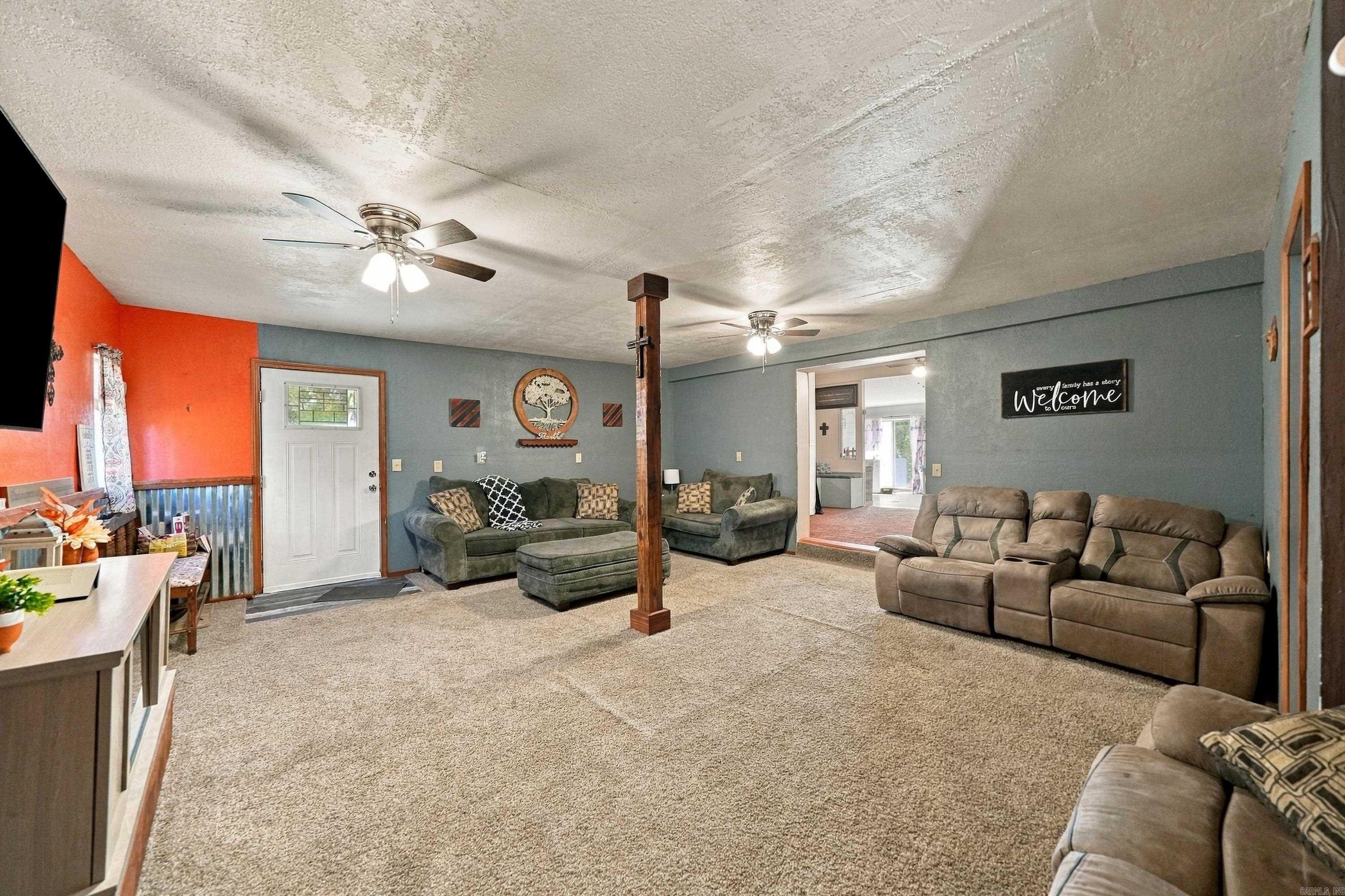 798 Highway North Property Photo 4