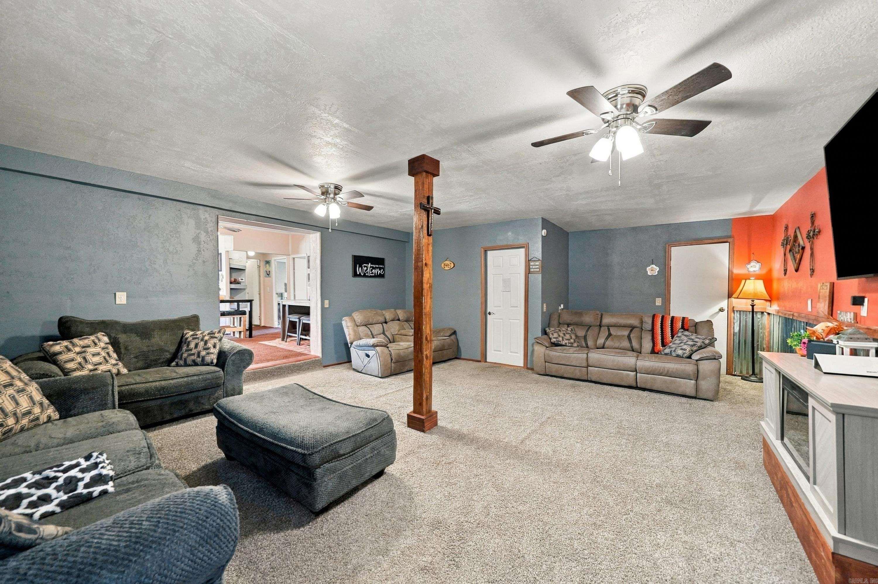798 Highway North Property Photo 6