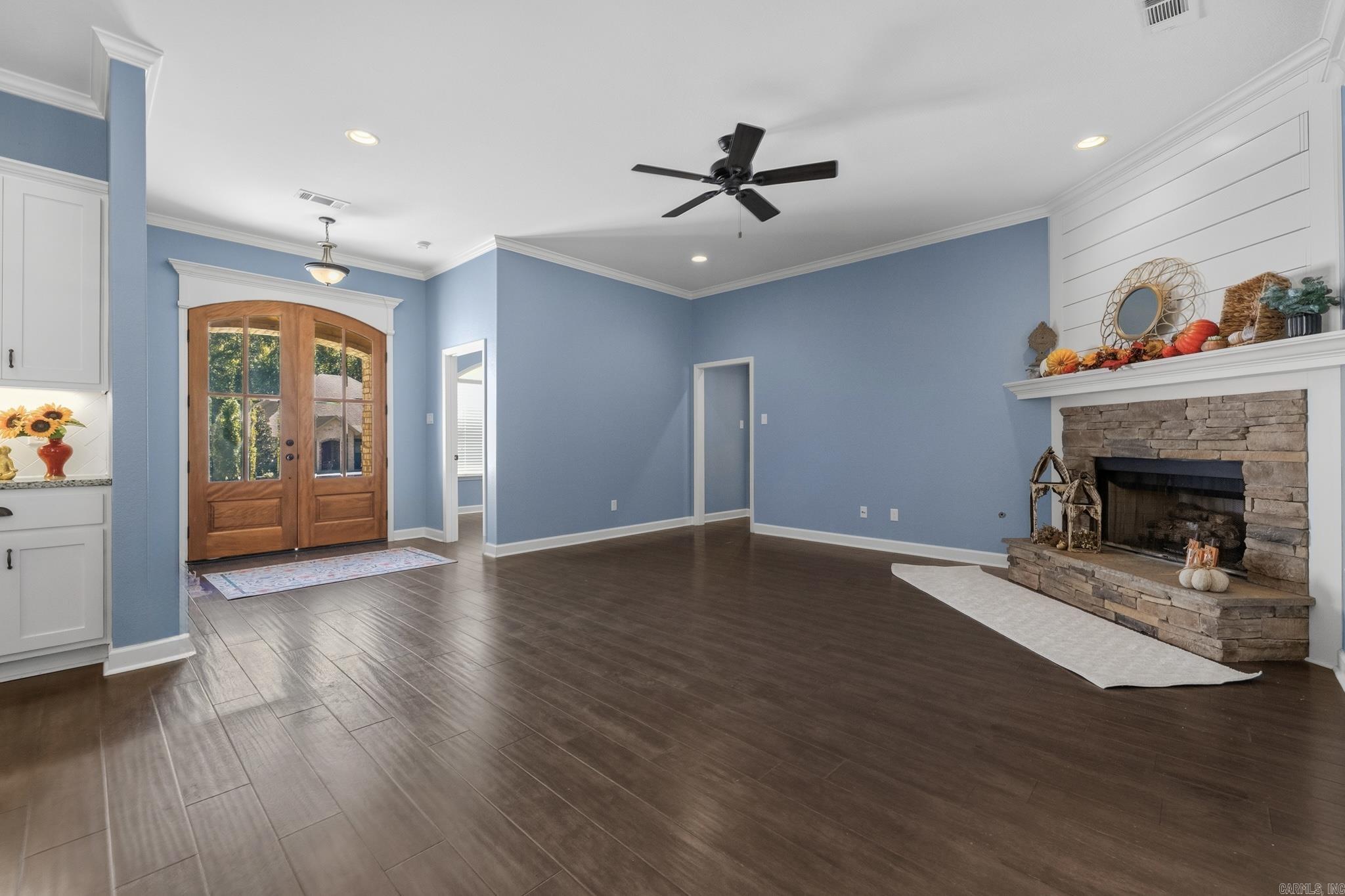 917 Oak Forest Circle Property Photo 3