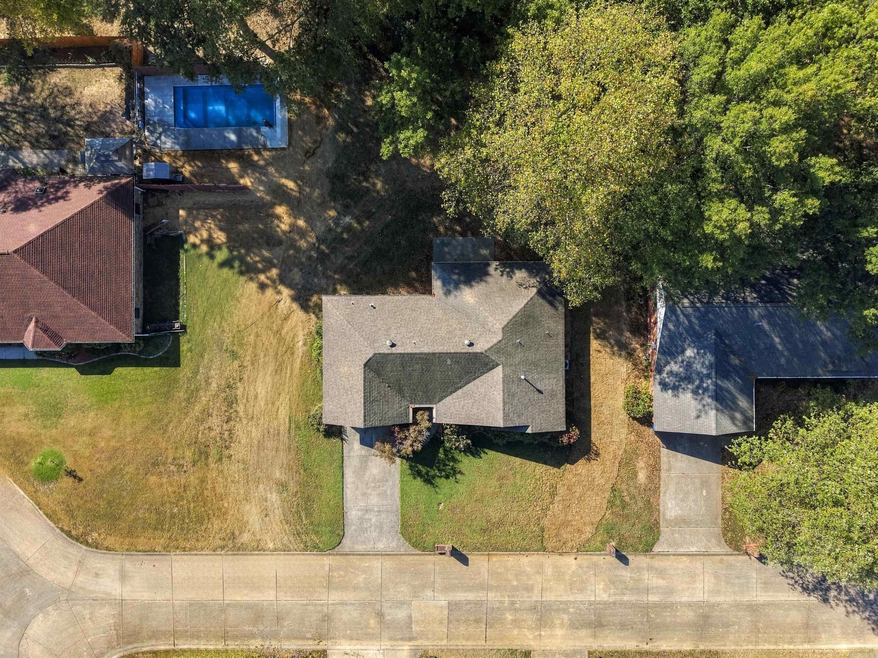 2215 Apache Trail Property Photo 3