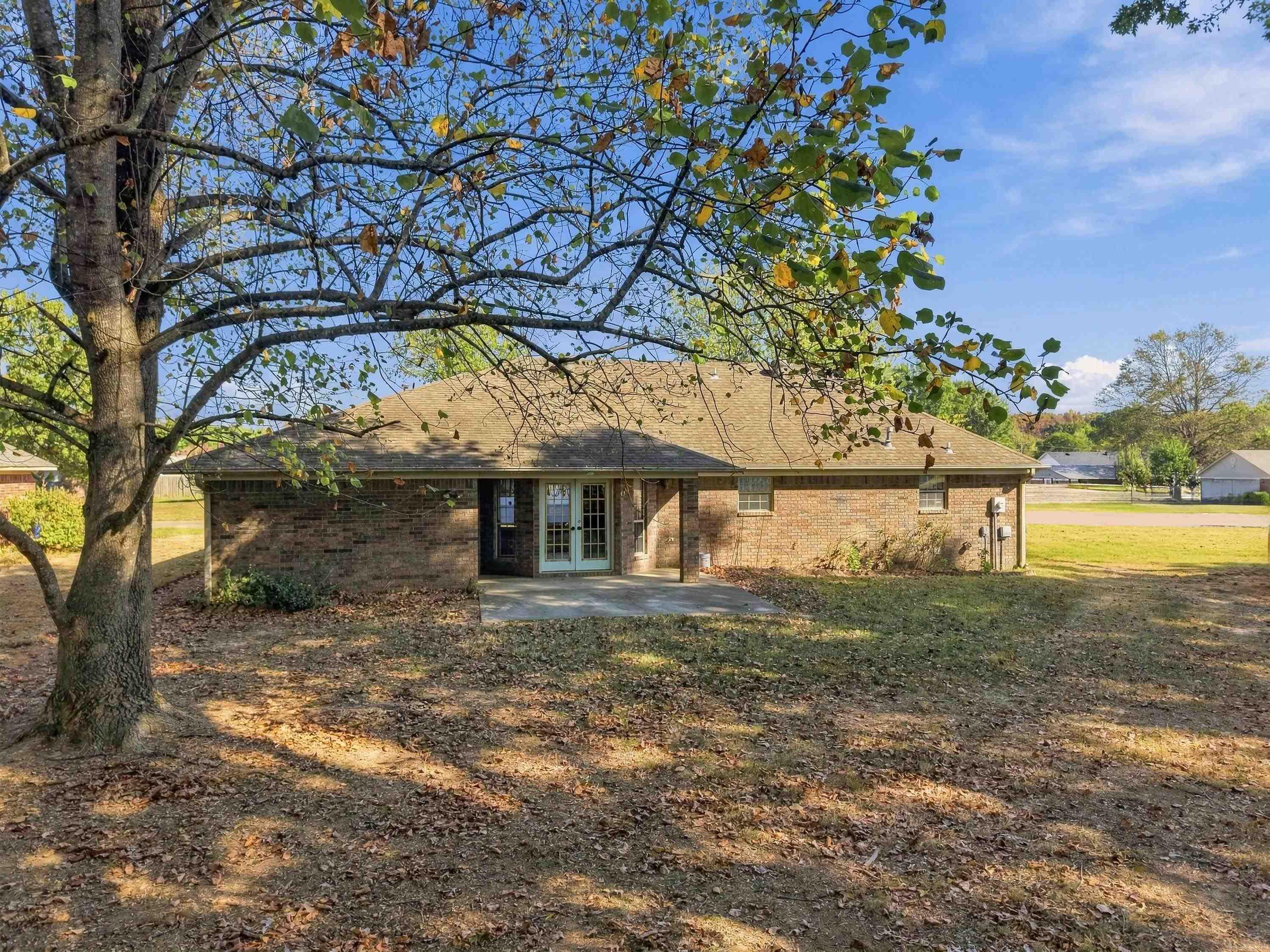 2215 Apache Trail Property Photo 6