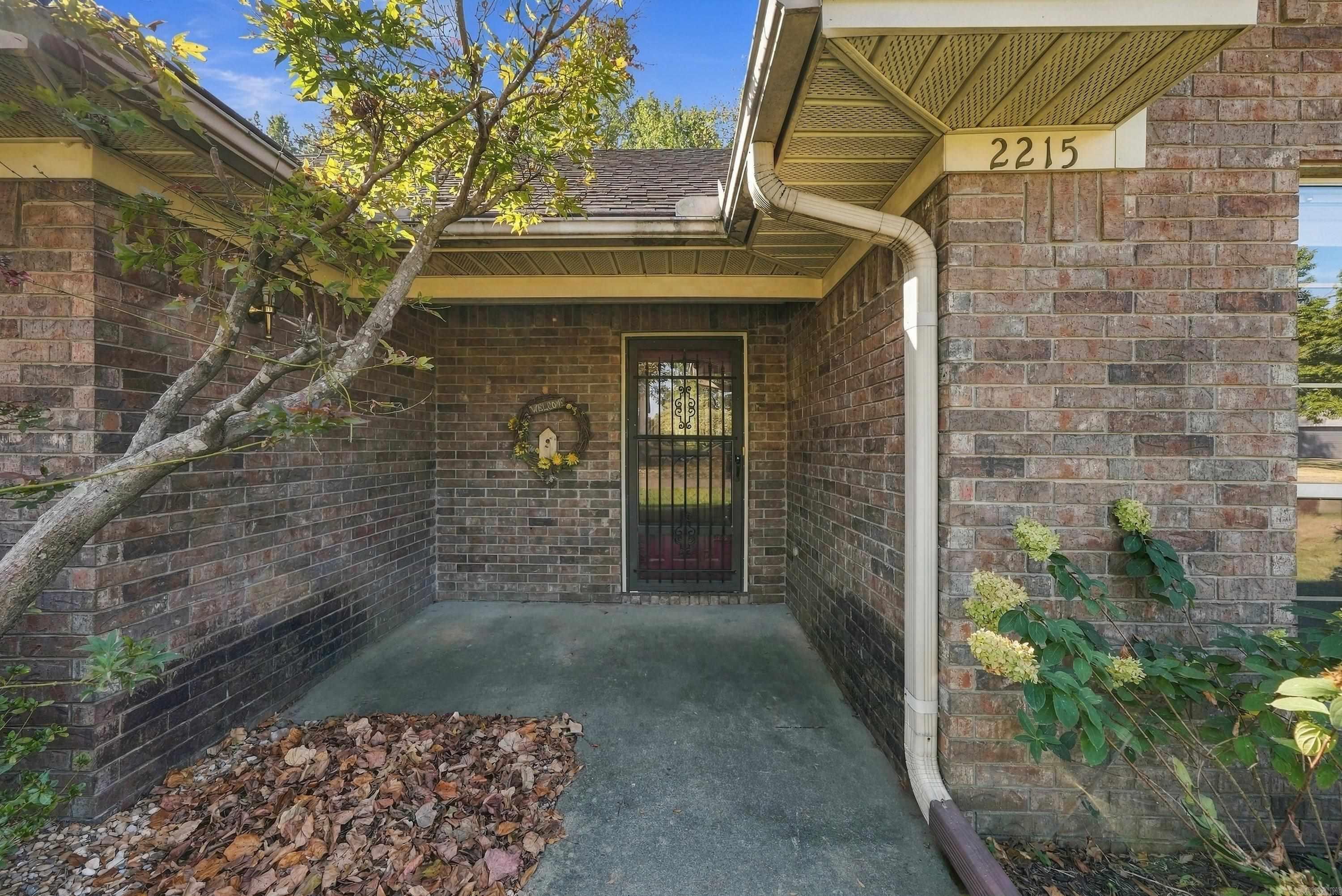 2215 Apache Trail Property Photo 9