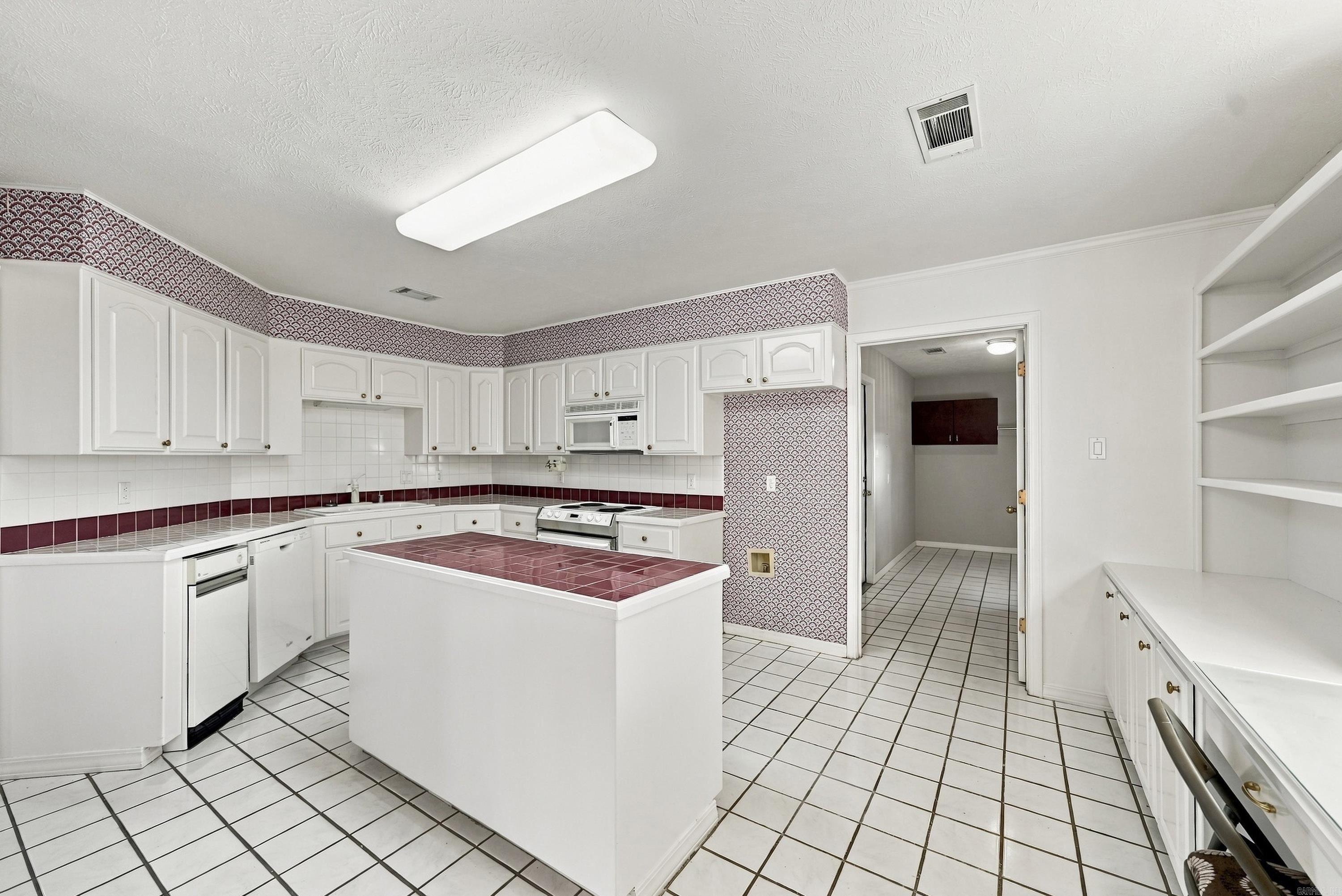 2215 Apache Trail Property Photo 18