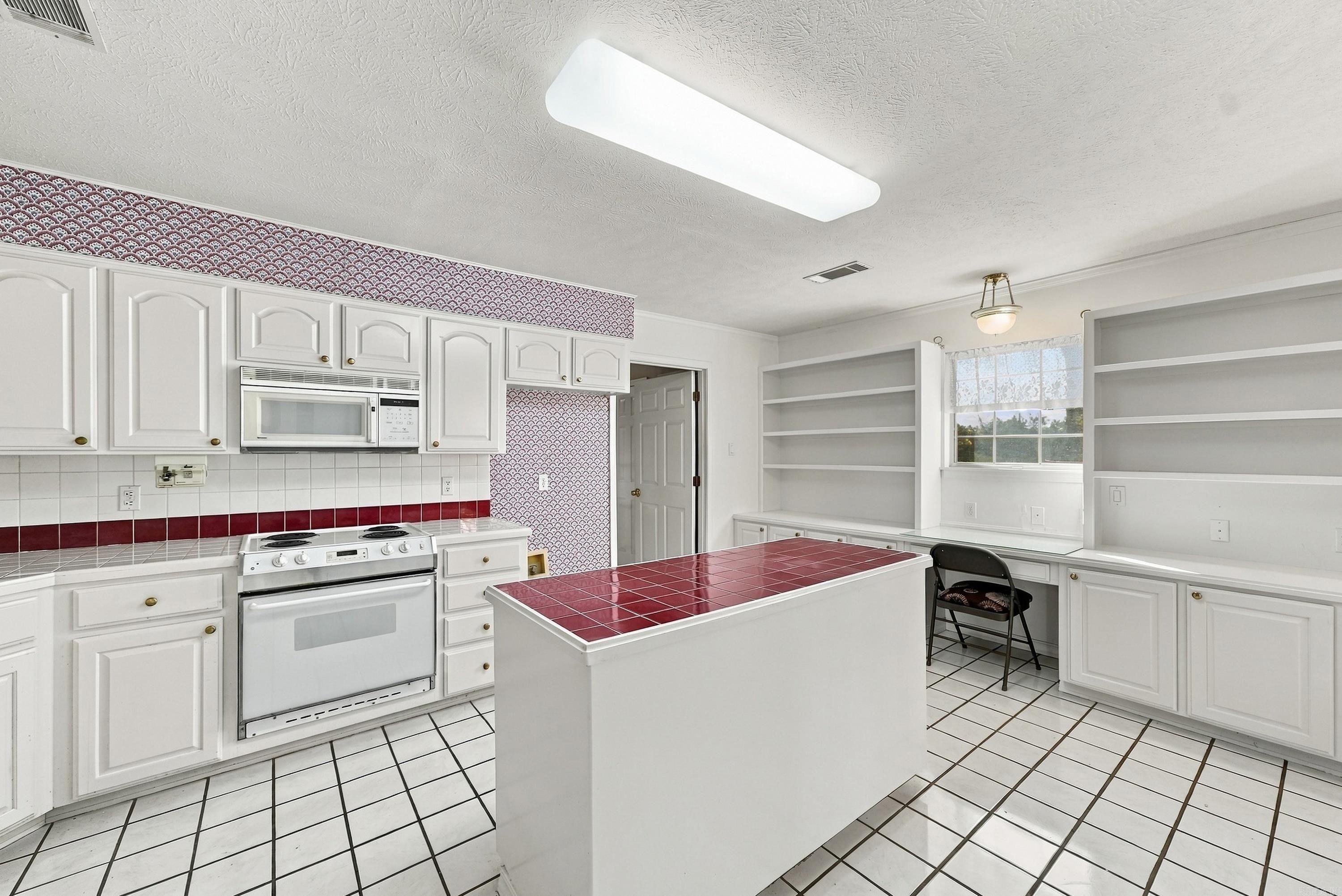 2215 Apache Trail Property Photo 23