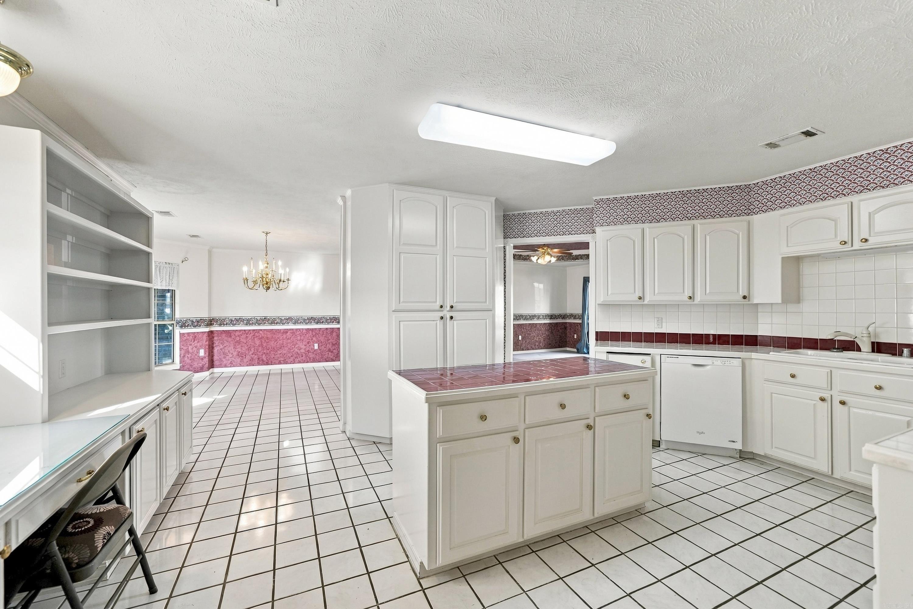 2215 Apache Trail Property Photo 28
