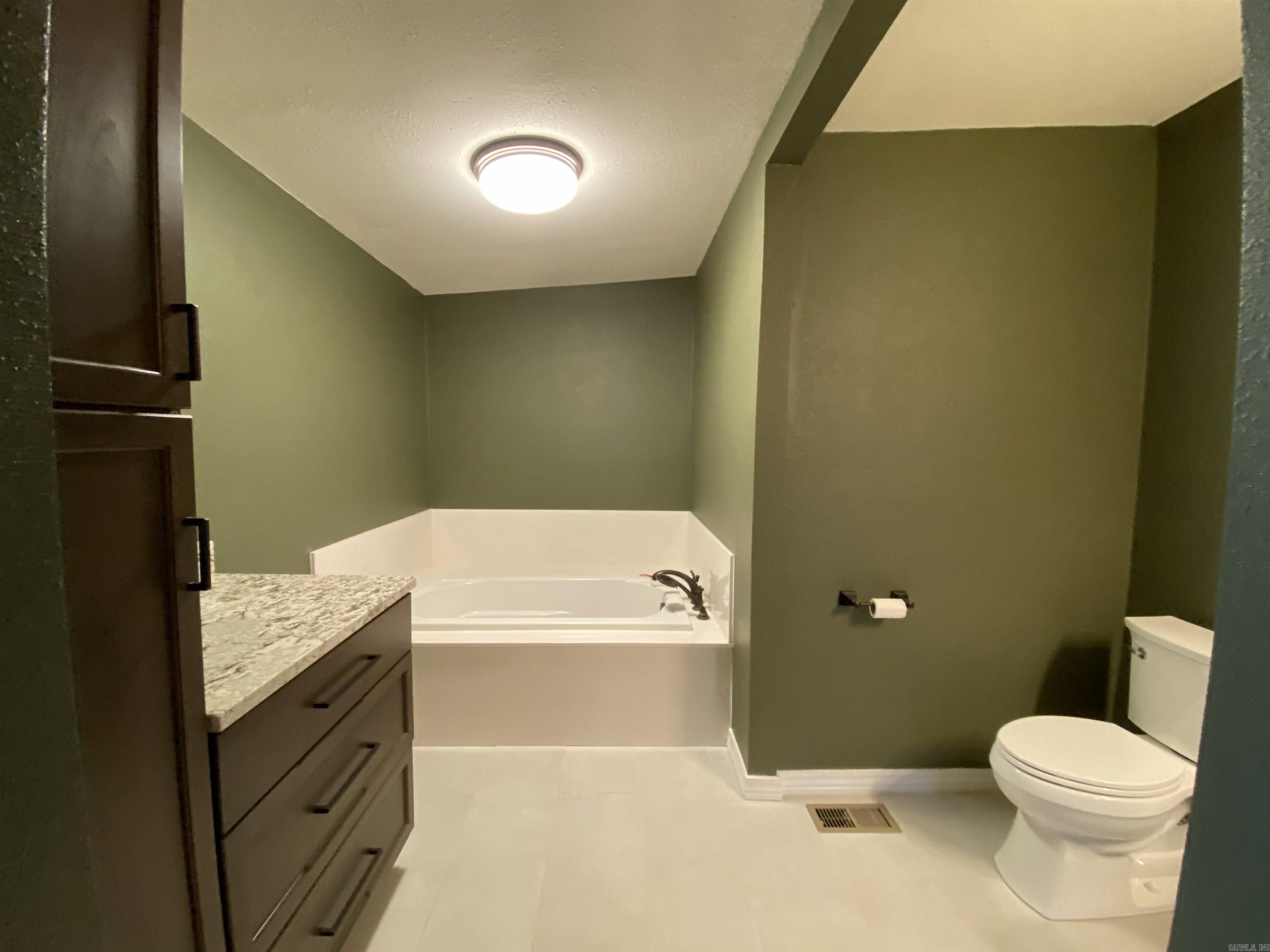 18 Pequot Drive Property Photo 14