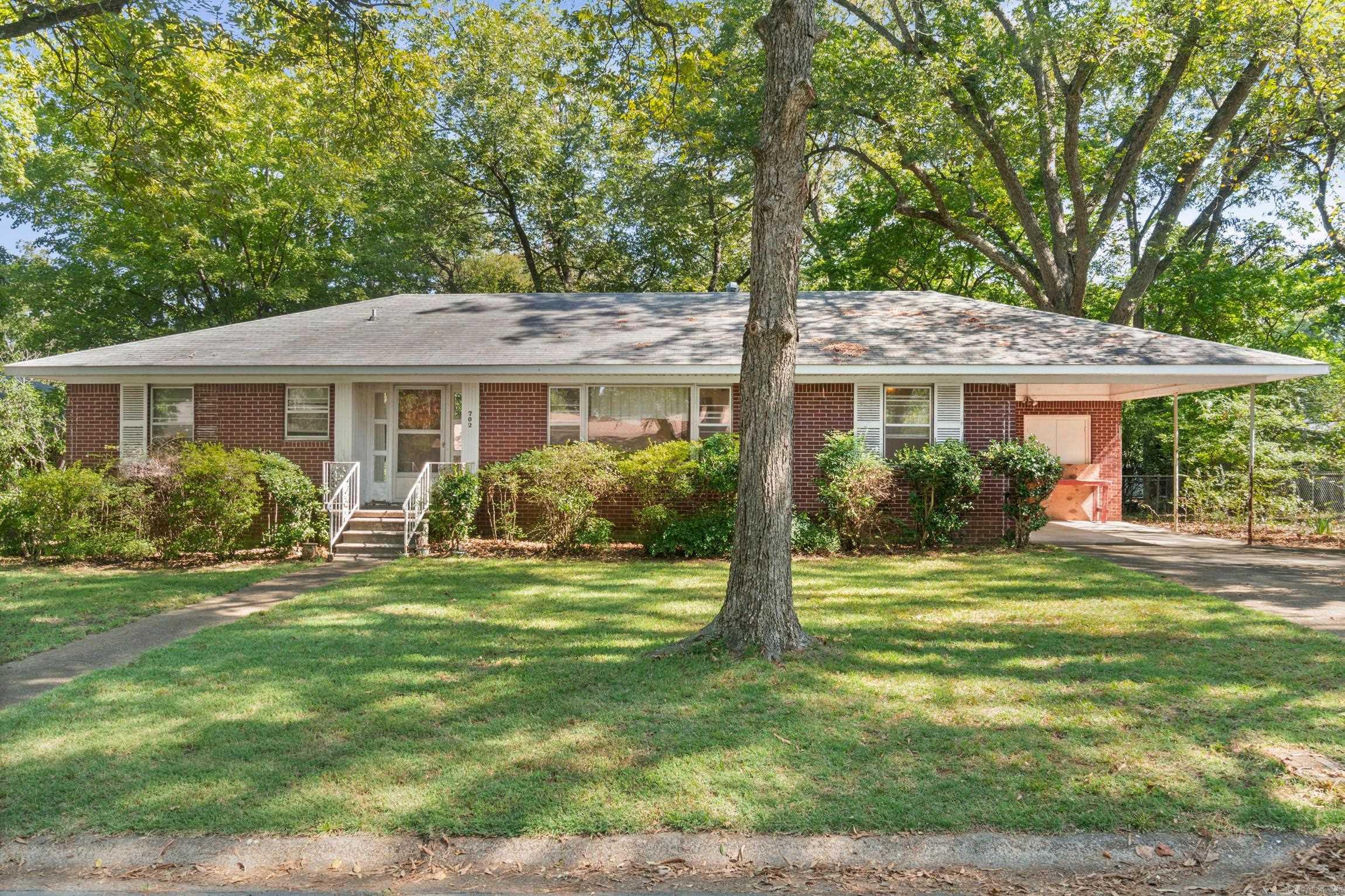 702 N. Spring St. Property Photo 1