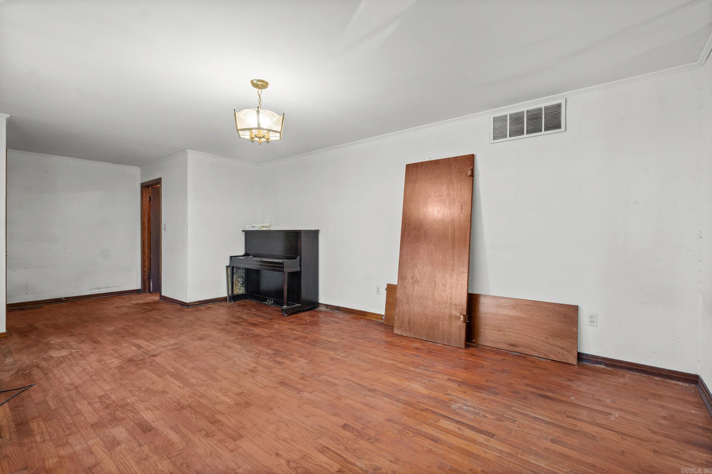 702 N. Spring St. Property Photo 5