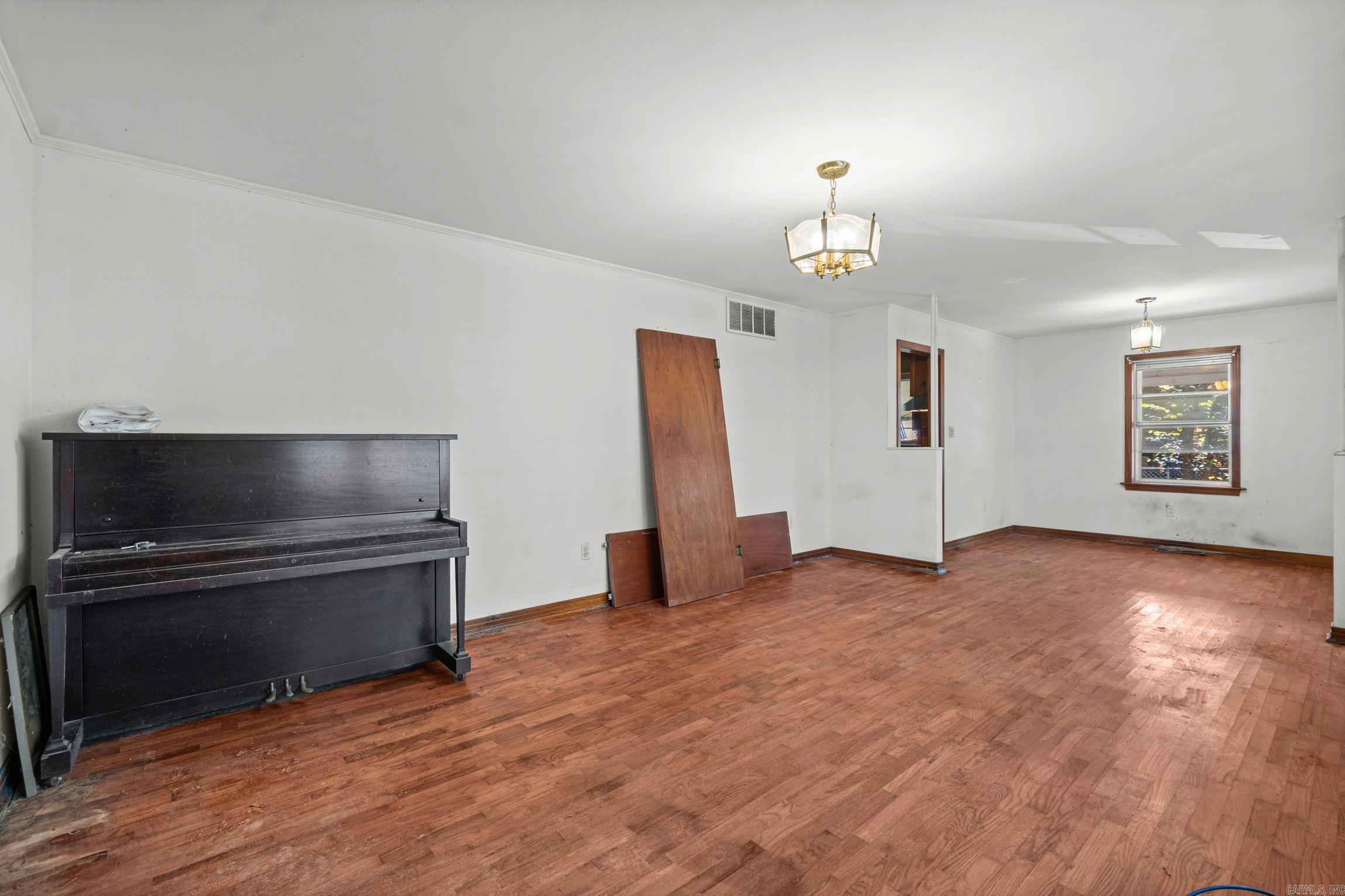 702 N. Spring St. Property Photo 6