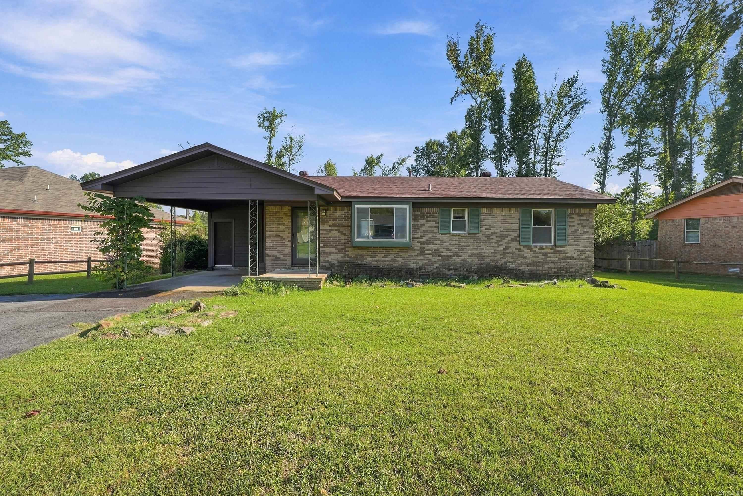 1111 Eastview Drive Property Photo 1